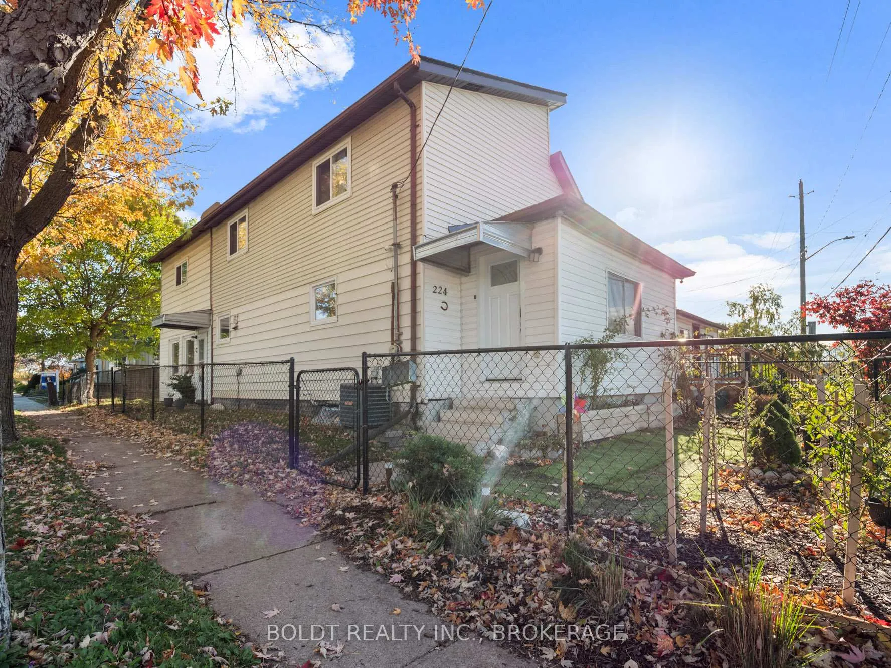 Photo 3 of 224 Oakdale Avenue, St. Catharines, Oakdale — HOMEH
