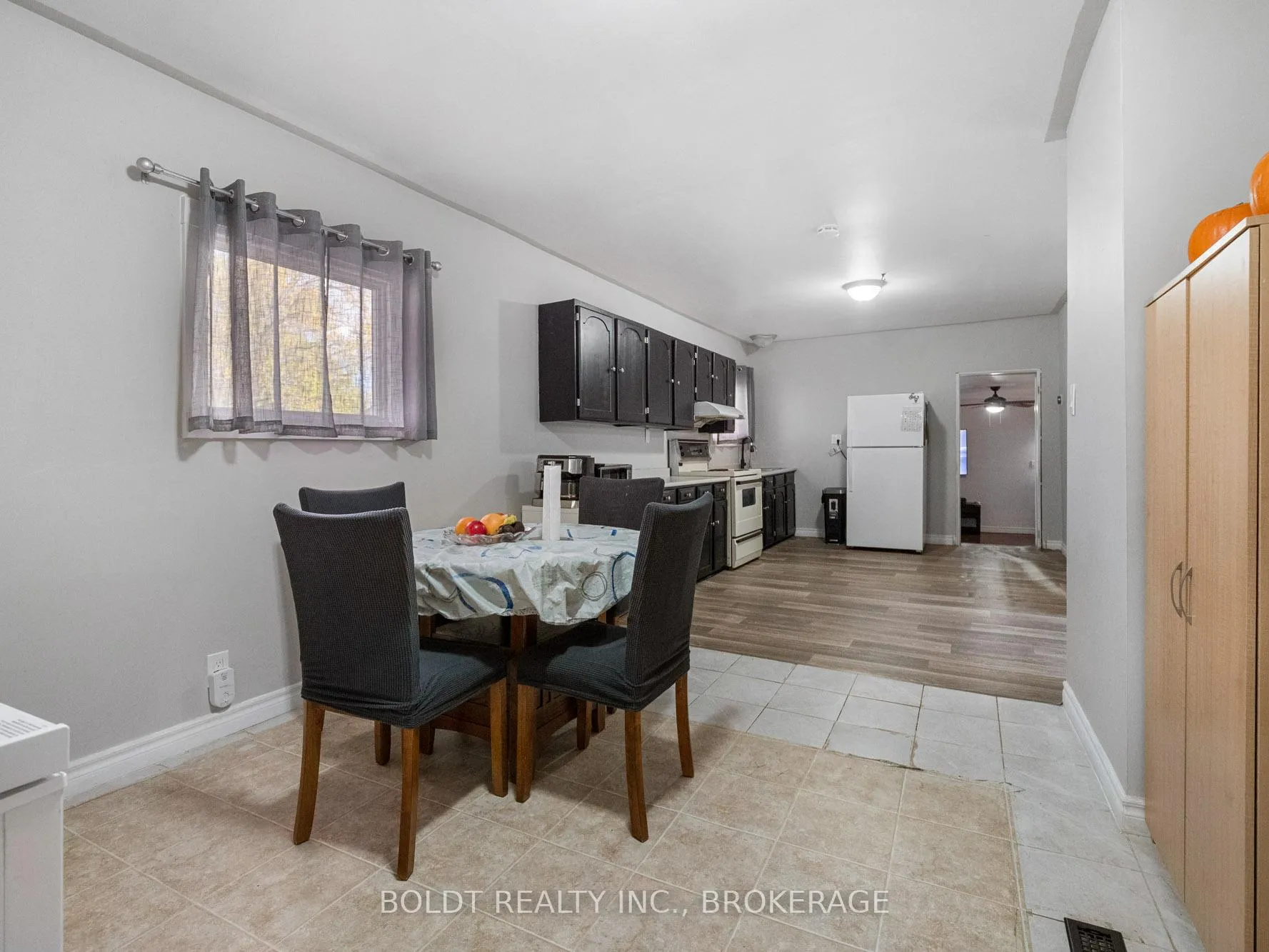 Photo 12 of 224 Oakdale Avenue, St. Catharines, Oakdale — HOMEH