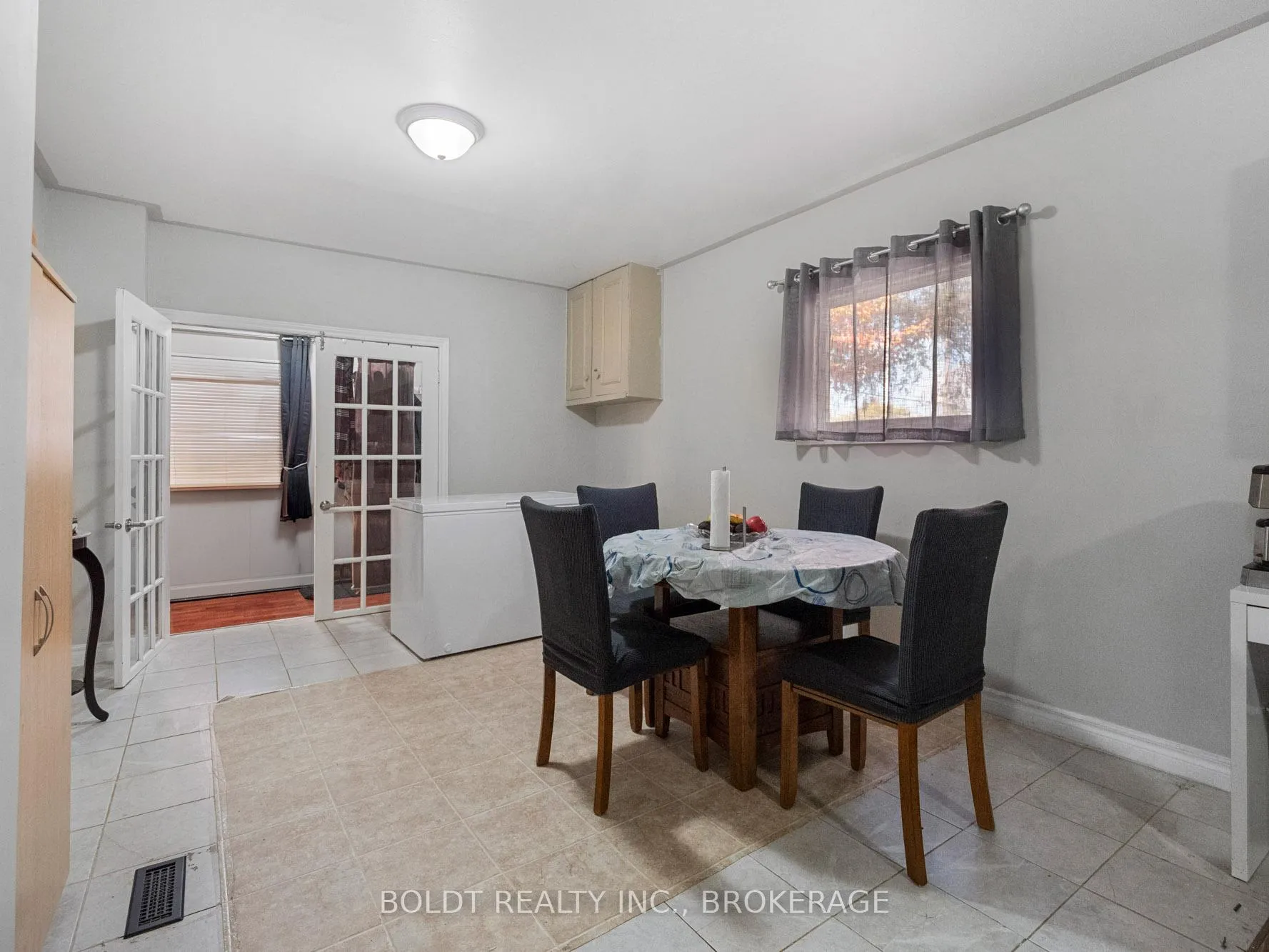 Photo 13 of 224 Oakdale Avenue, St. Catharines, Oakdale — HOMEH