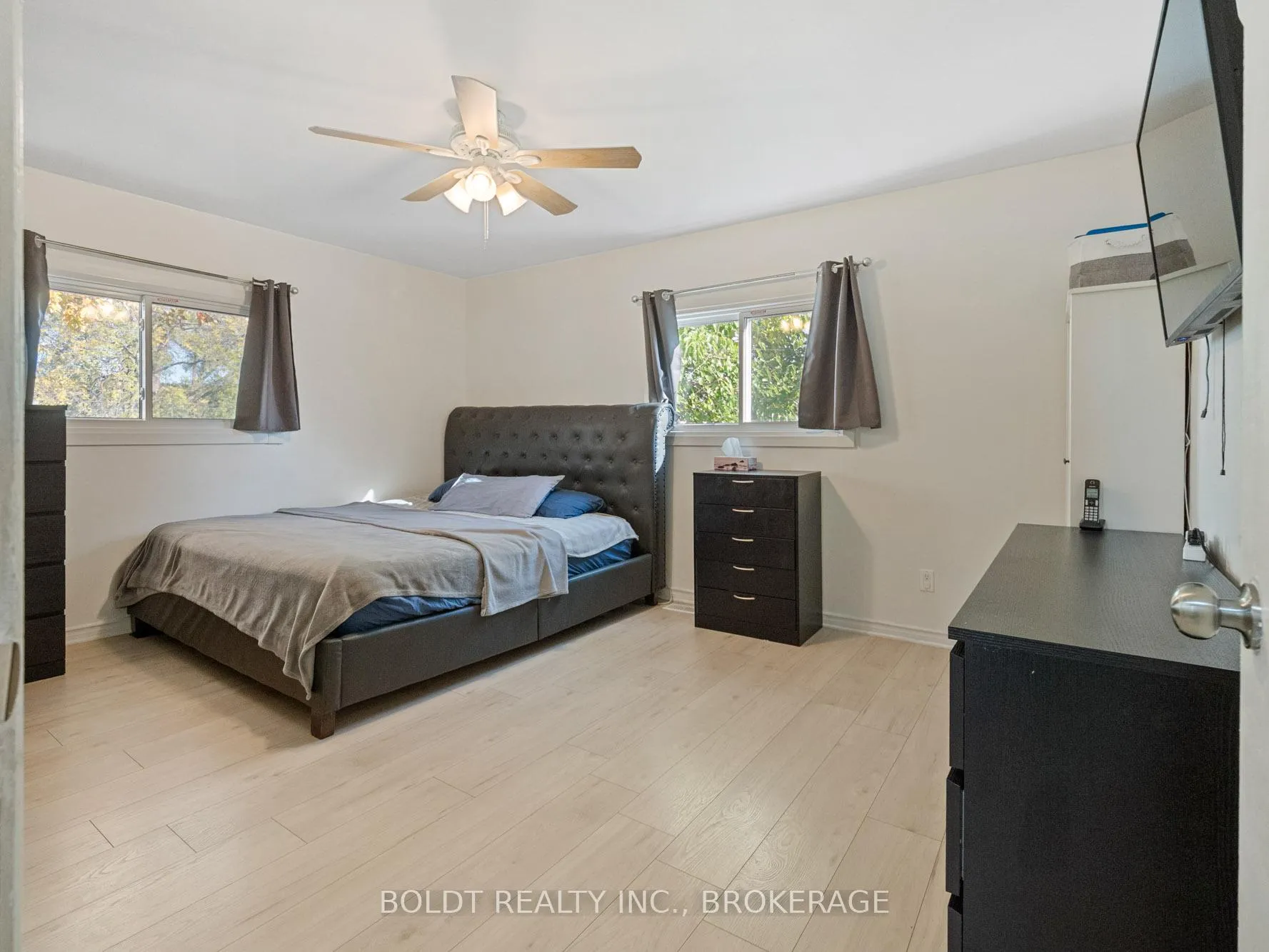 Photo 18 of 224 Oakdale Avenue, St. Catharines, Oakdale — HOMEH