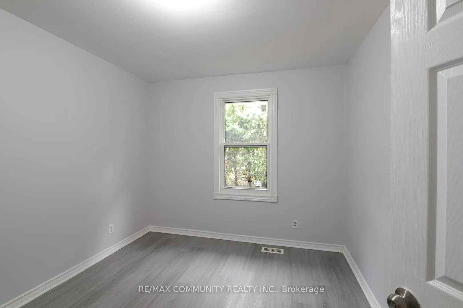 Photo 6 of 52 Hillside Street, Belleville, Belleville Ward — HOMEH