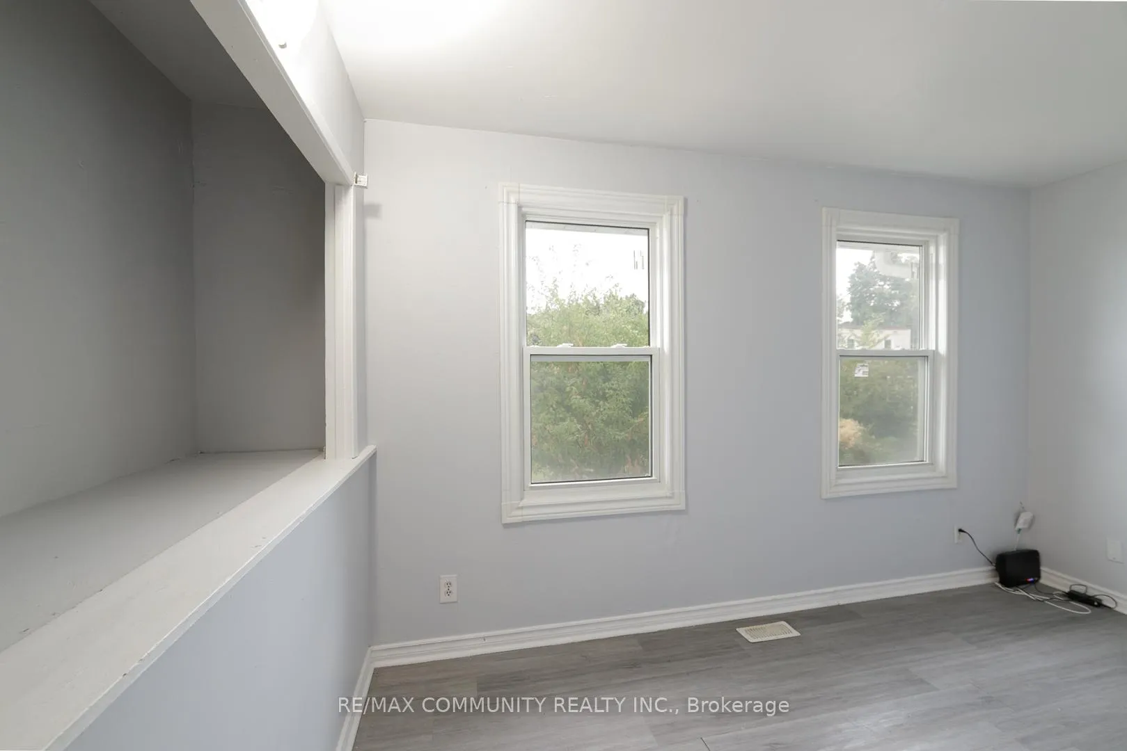 Photo 9 of 52 Hillside Street, Belleville, Belleville Ward — HOMEH