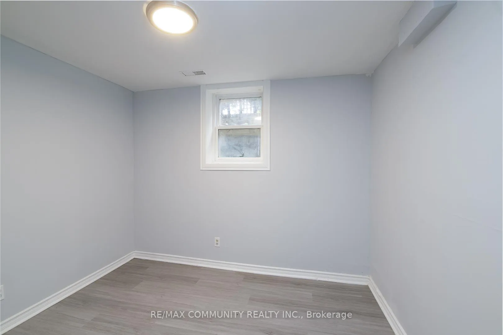 Photo 11 of 52 Hillside Street, Belleville, Belleville Ward — HOMEH