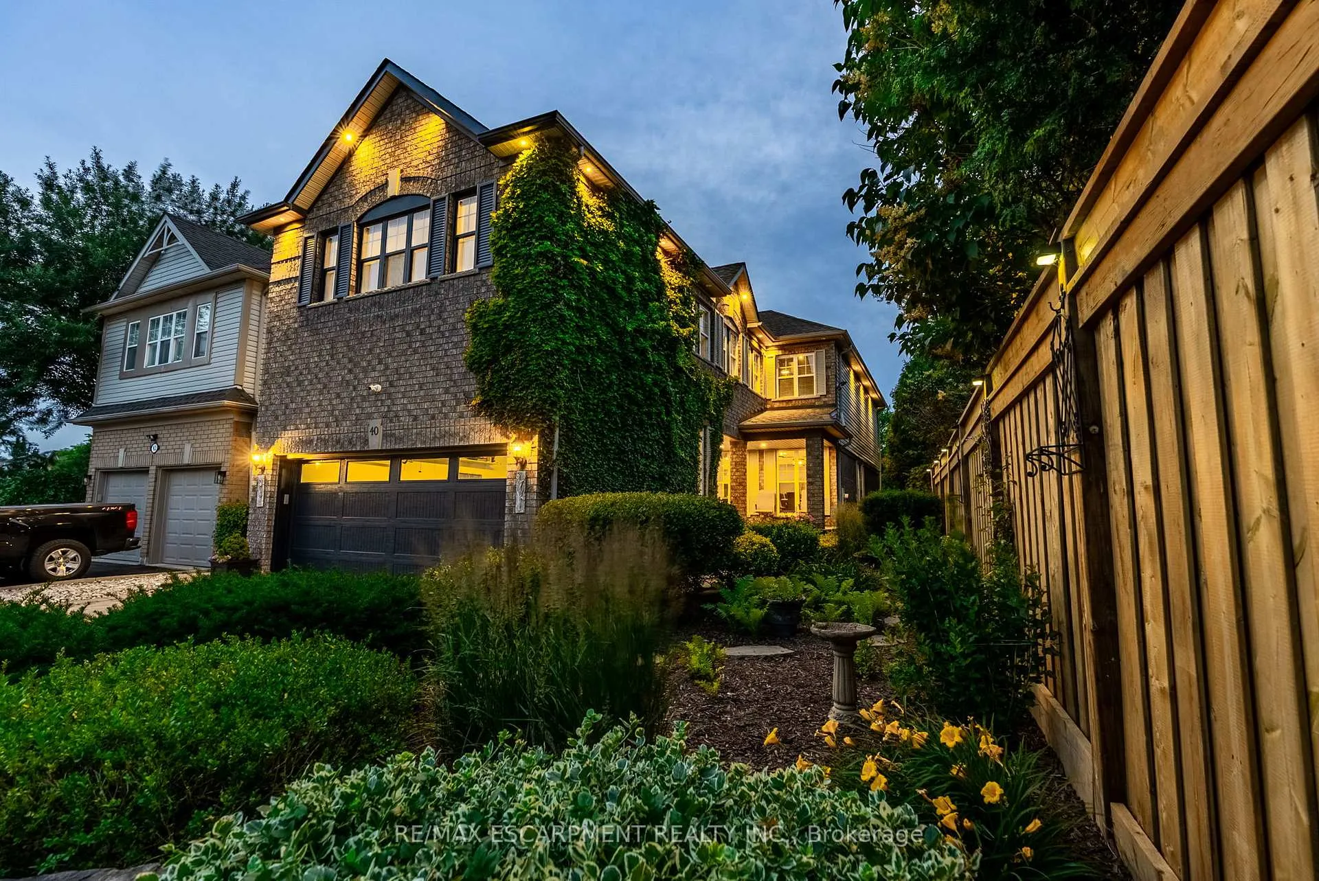 Photo 1 of 40 Premier Road, Hamilton, Waterdown — HOMEH