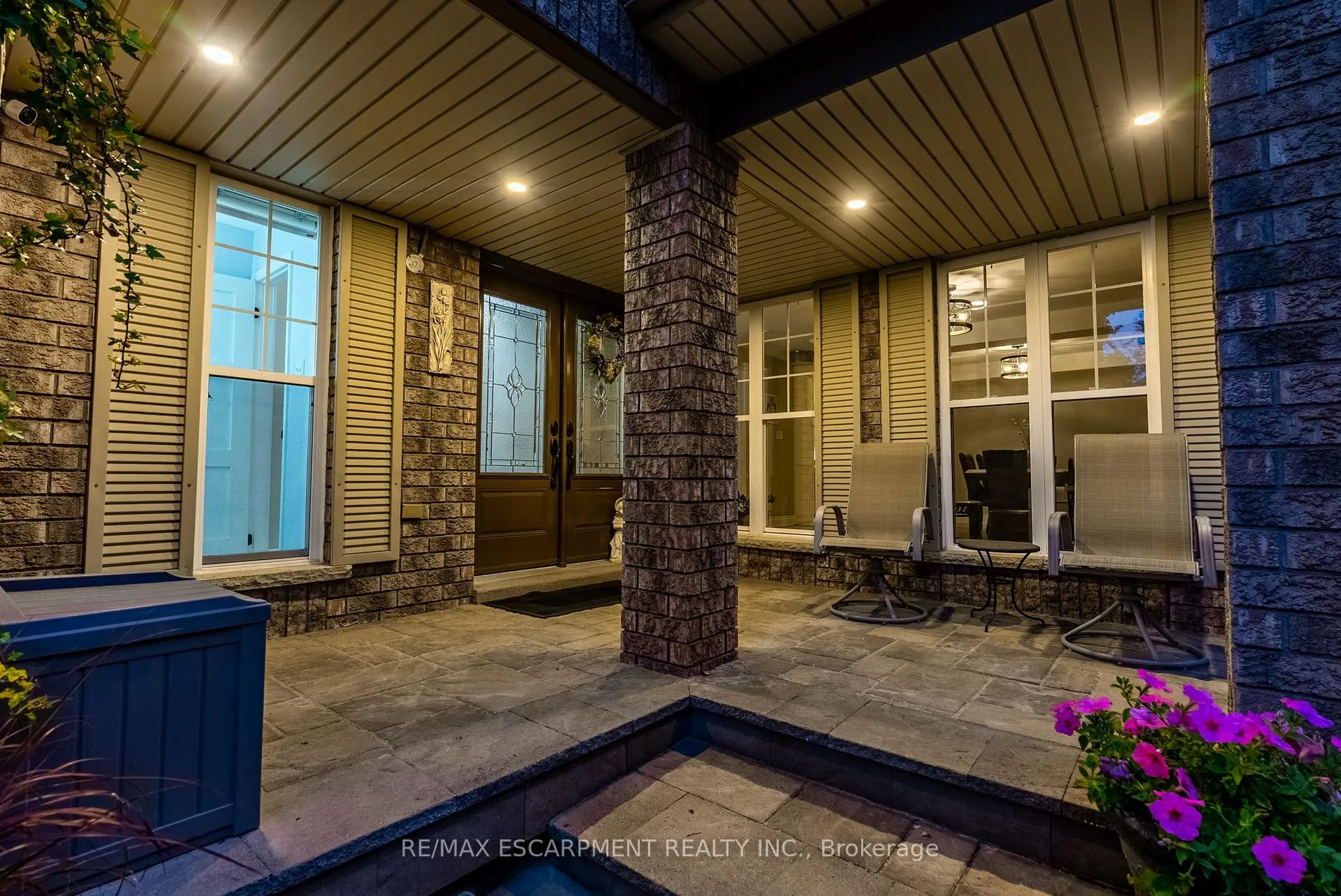 Photo 3 of 40 Premier Road, Hamilton, Waterdown — HOMEH