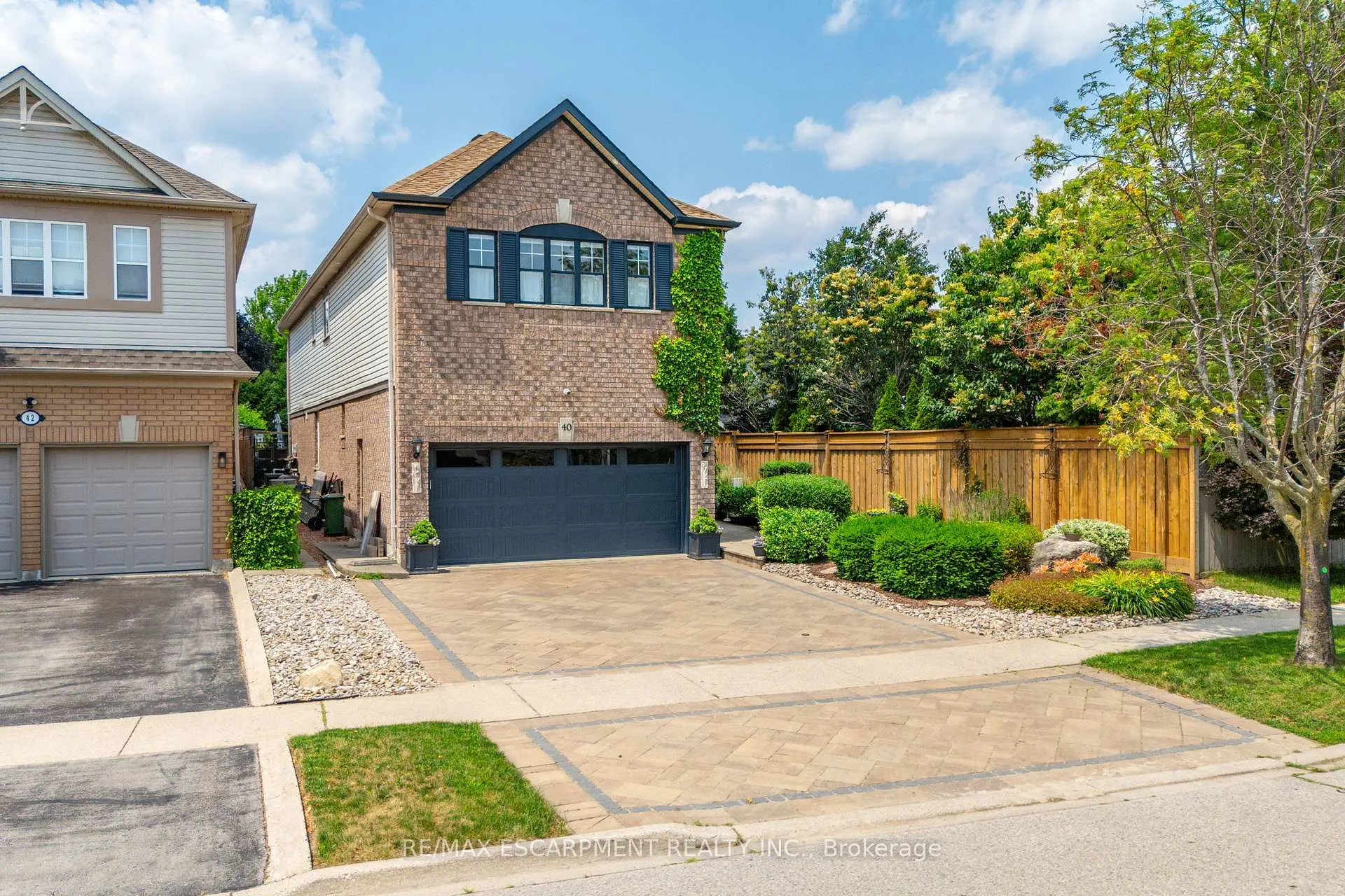 Photo 4 of 40 Premier Road, Hamilton, Waterdown — HOMEH