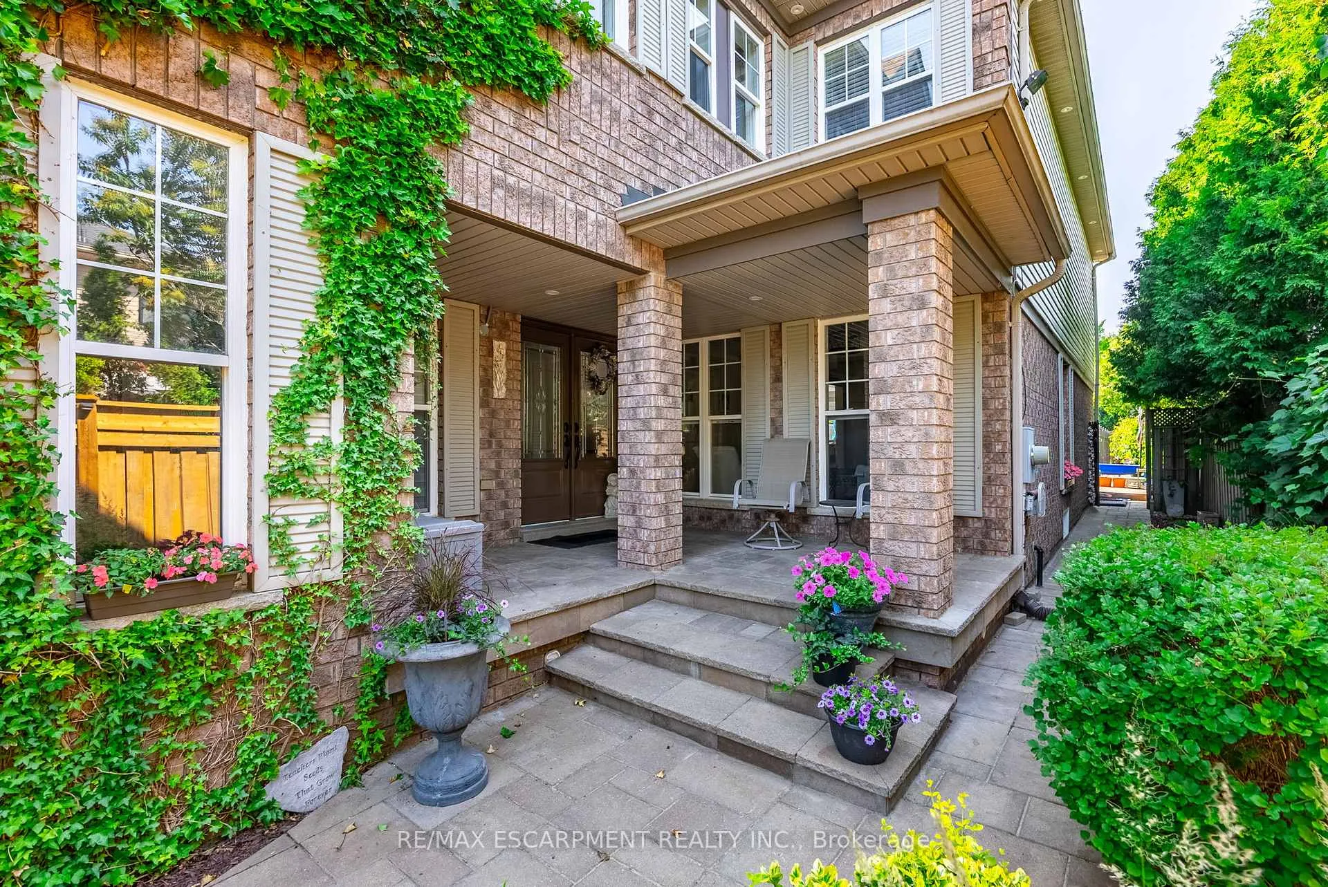 Photo 5 of 40 Premier Road, Hamilton, Waterdown — HOMEH