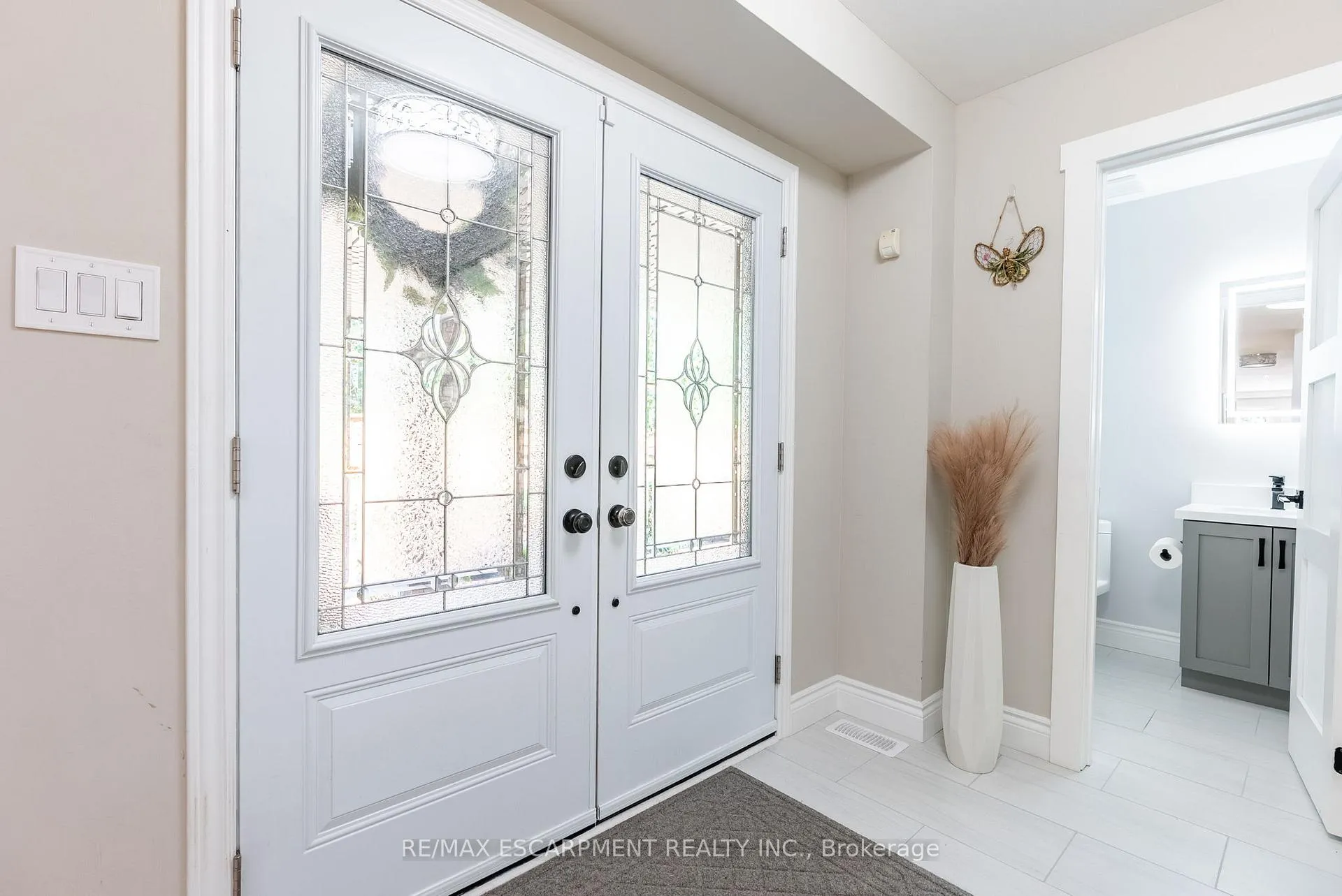 Photo 7 of 40 Premier Road, Hamilton, Waterdown — HOMEH