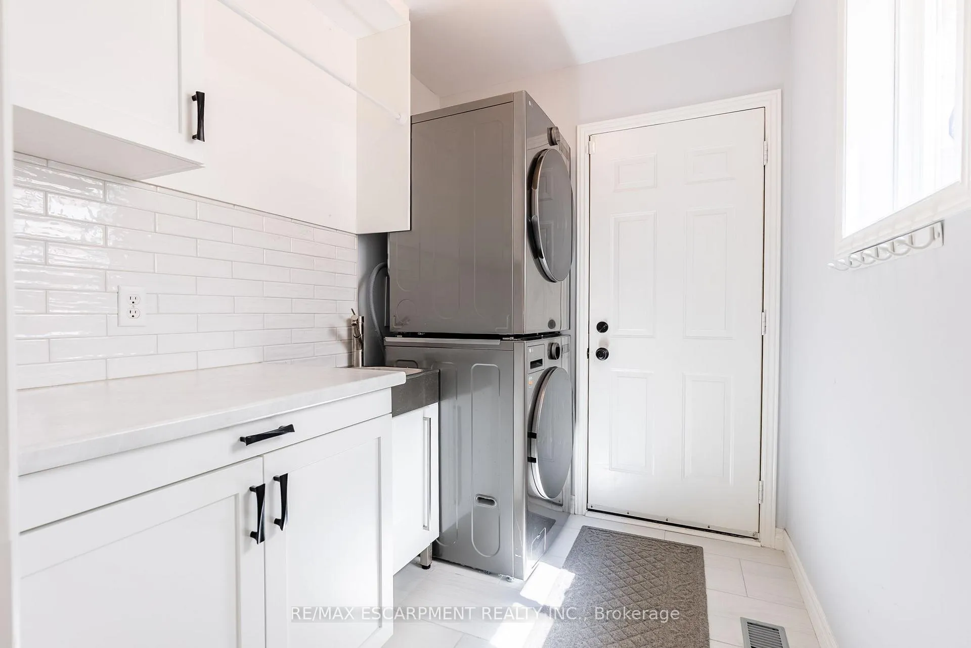 Photo 9 of 40 Premier Road, Hamilton, Waterdown — HOMEH