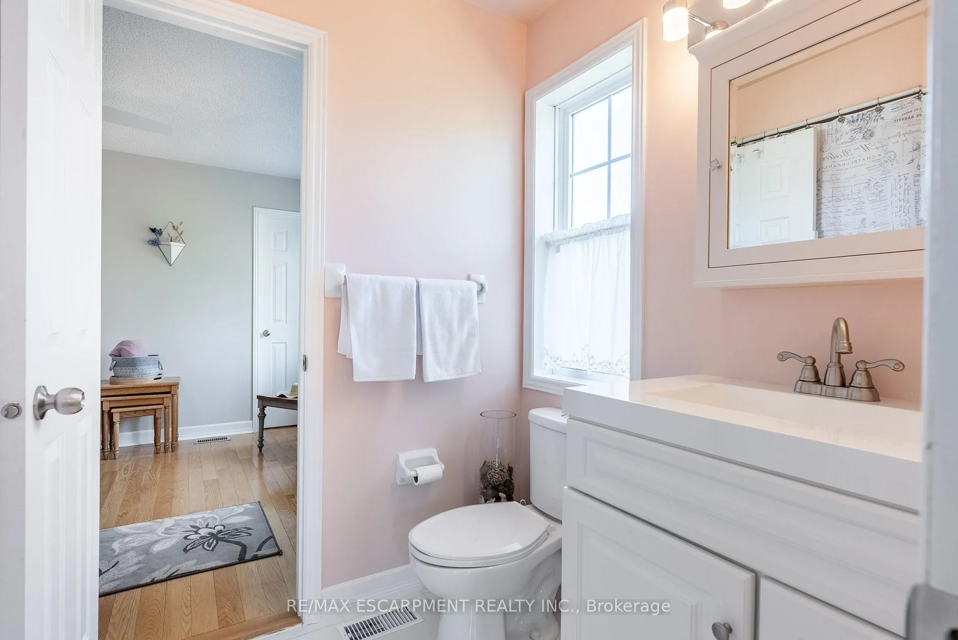 Photo 32 of 40 Premier Road, Hamilton, Waterdown — HOMEH