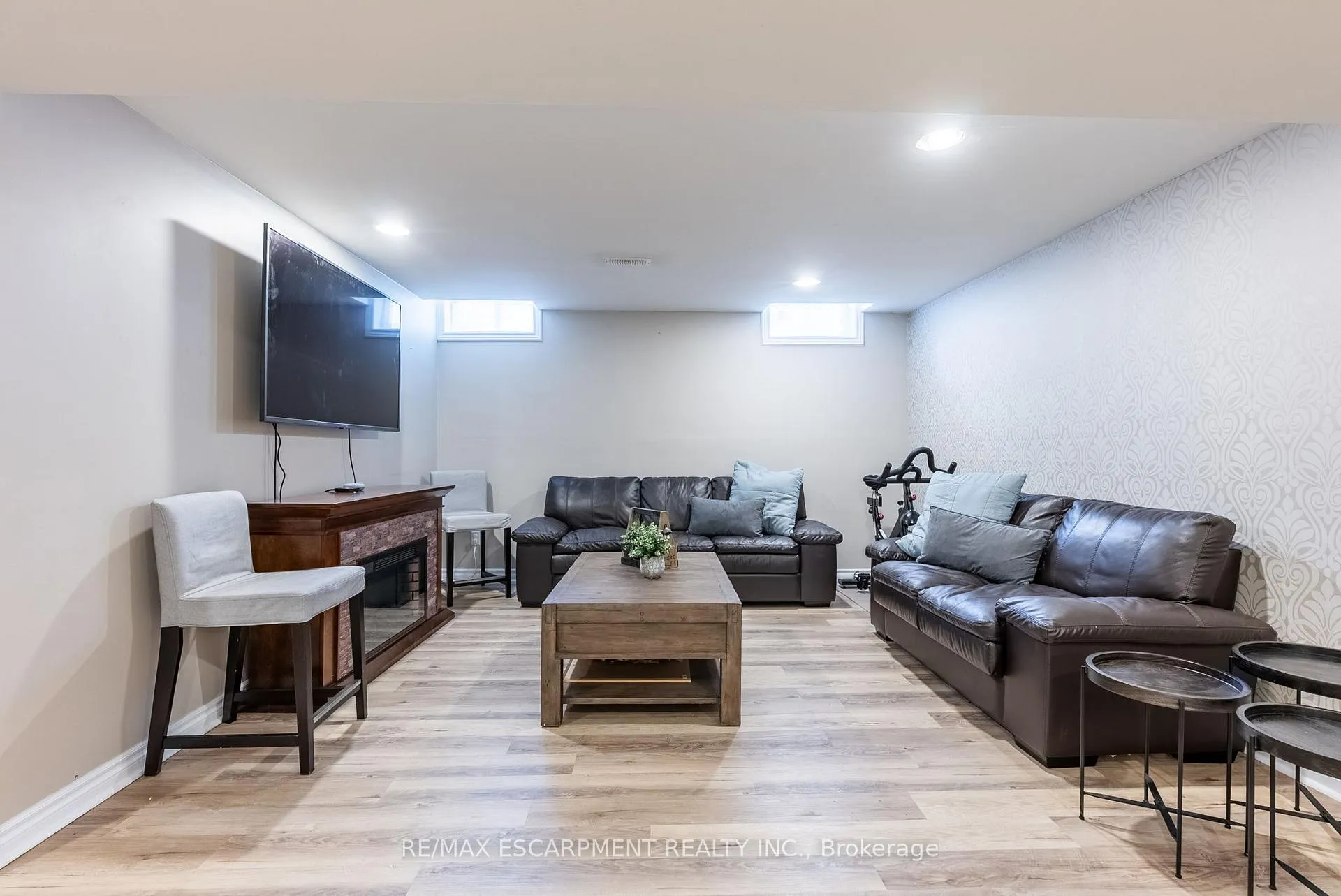Photo 36 of 40 Premier Road, Hamilton, Waterdown — HOMEH