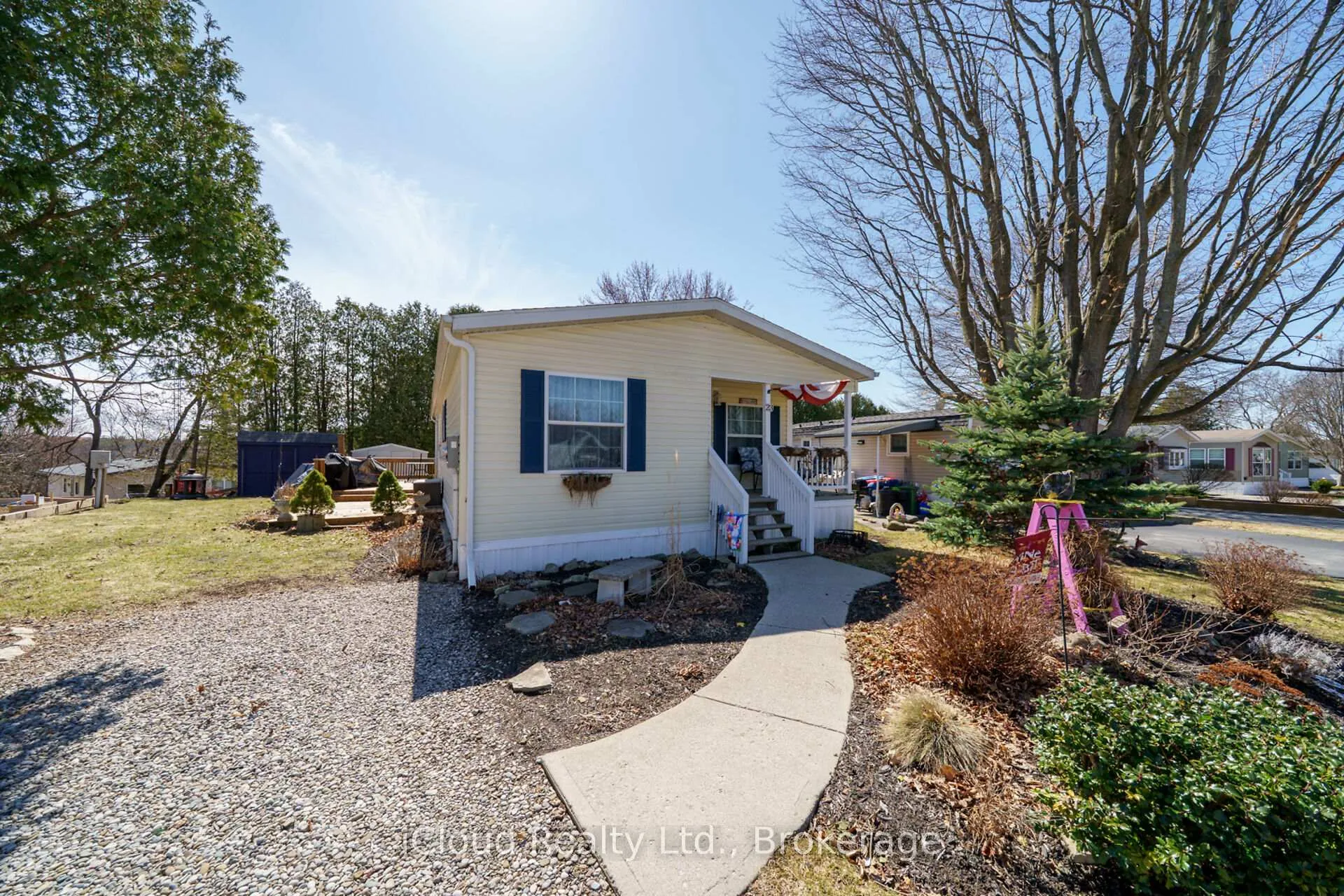 Photo 2 of 23 MacPherson Crescent, Hamilton, Rural Flamborough — HOMEH
