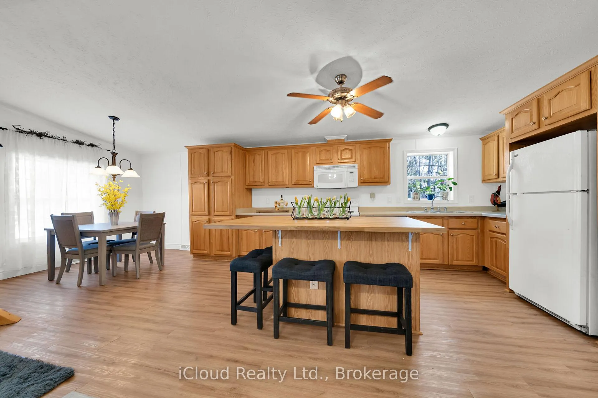 Photo 14 of 23 MacPherson Crescent, Hamilton, Rural Flamborough — HOMEH