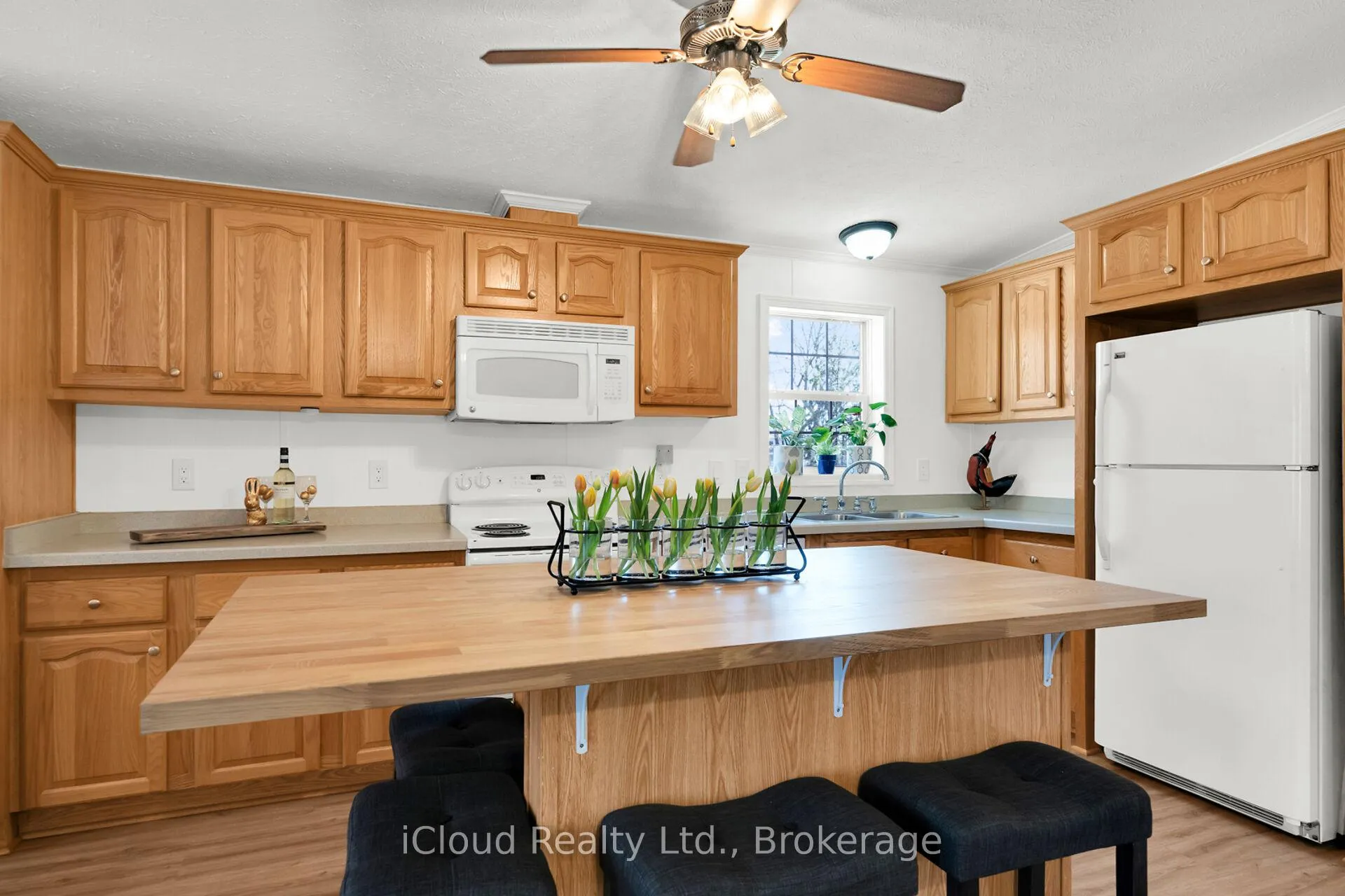 Photo 15 of 23 MacPherson Crescent, Hamilton, Rural Flamborough — HOMEH
