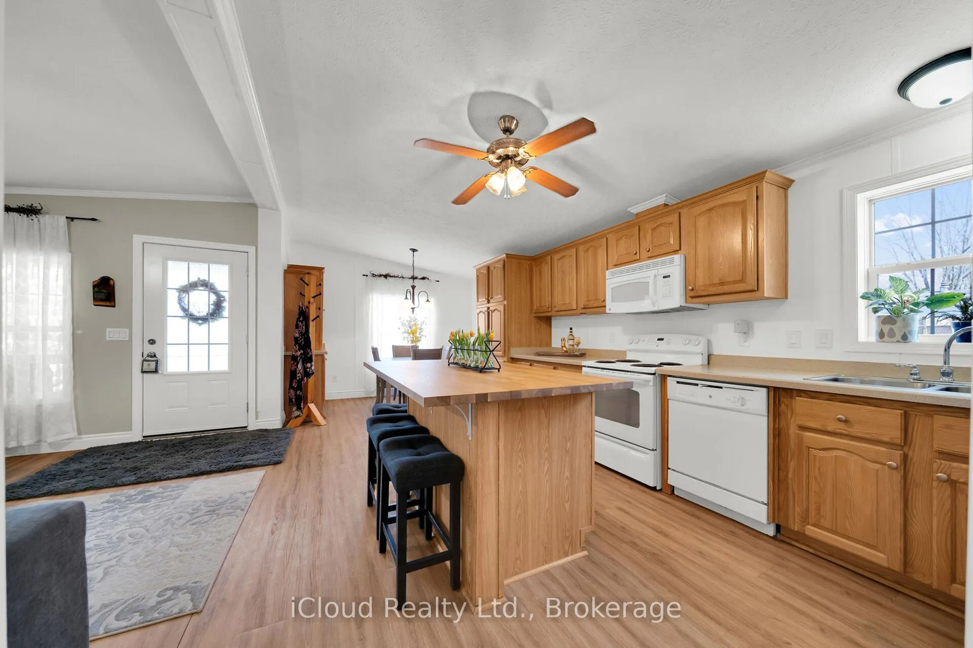 Photo 21 of 23 MacPherson Crescent, Hamilton, Rural Flamborough — HOMEH