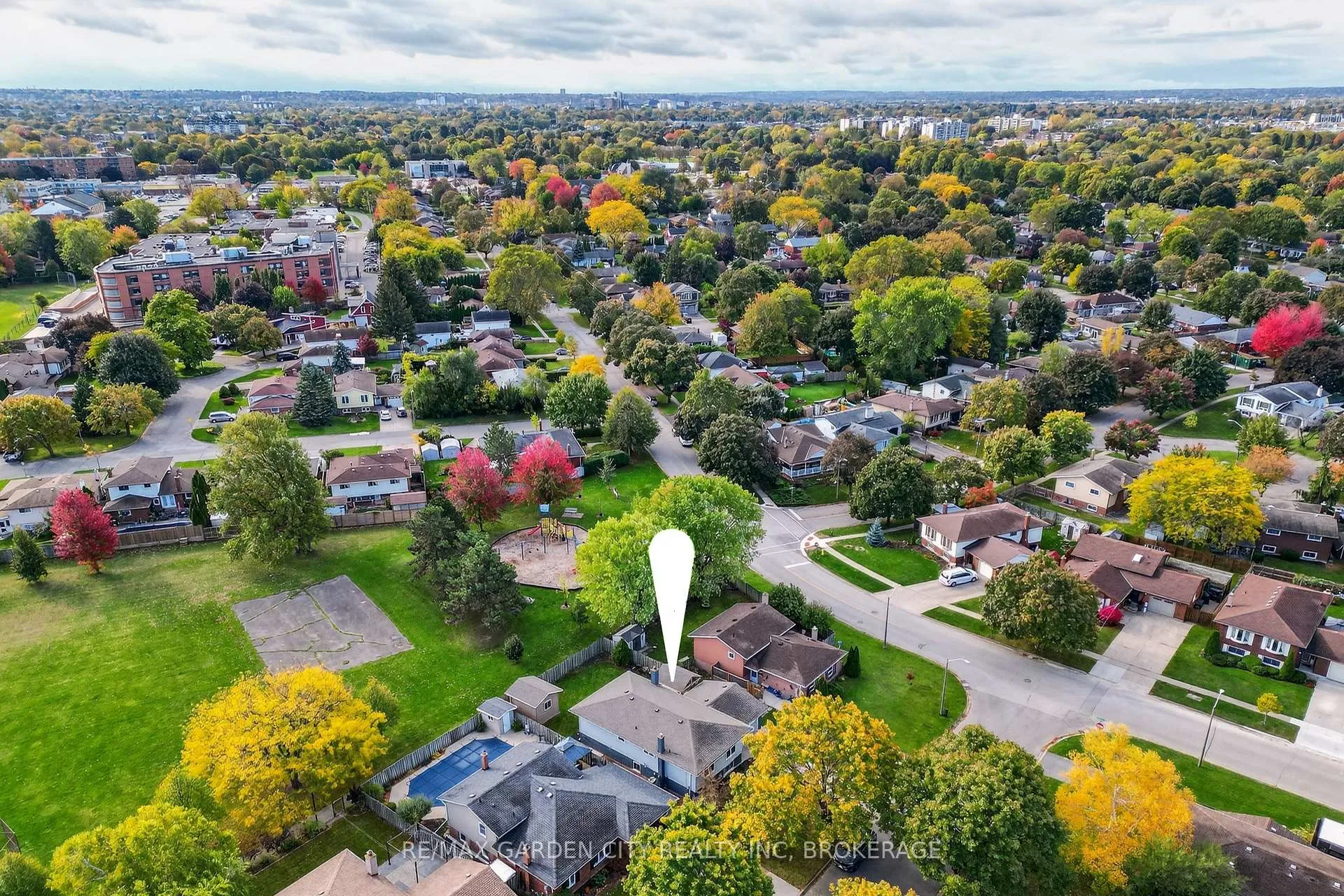 Photo 2 of 4 Jeanette Drive, St. Catharines, Vine/Linwell — HOMEH