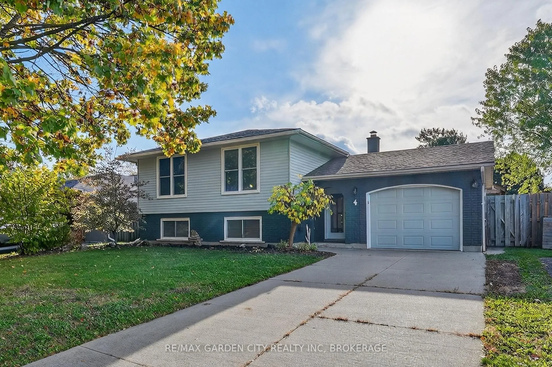 Photo 5 of 4 Jeanette Drive, St. Catharines, Vine/Linwell — HOMEH