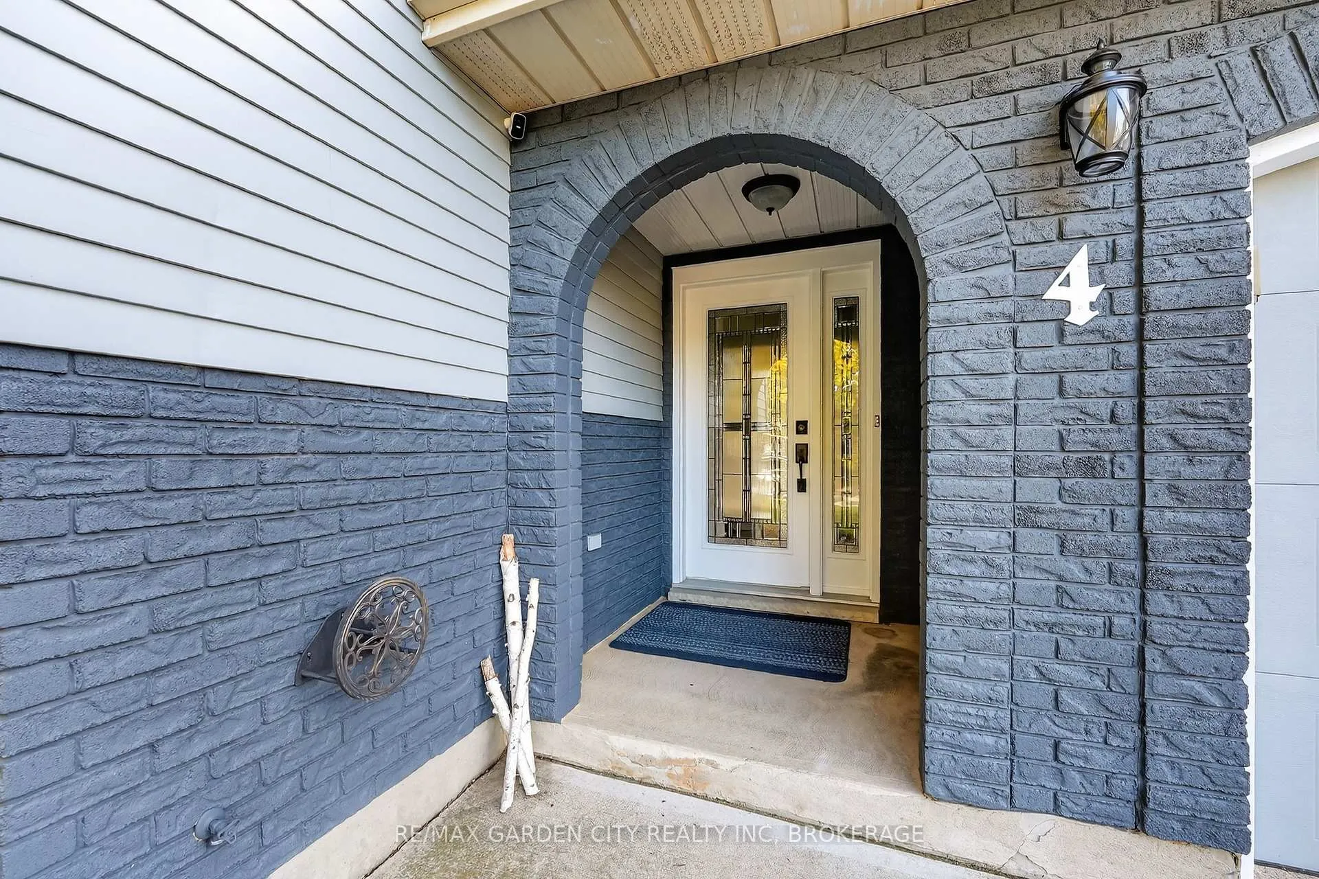 Photo 6 of 4 Jeanette Drive, St. Catharines, Vine/Linwell — HOMEH