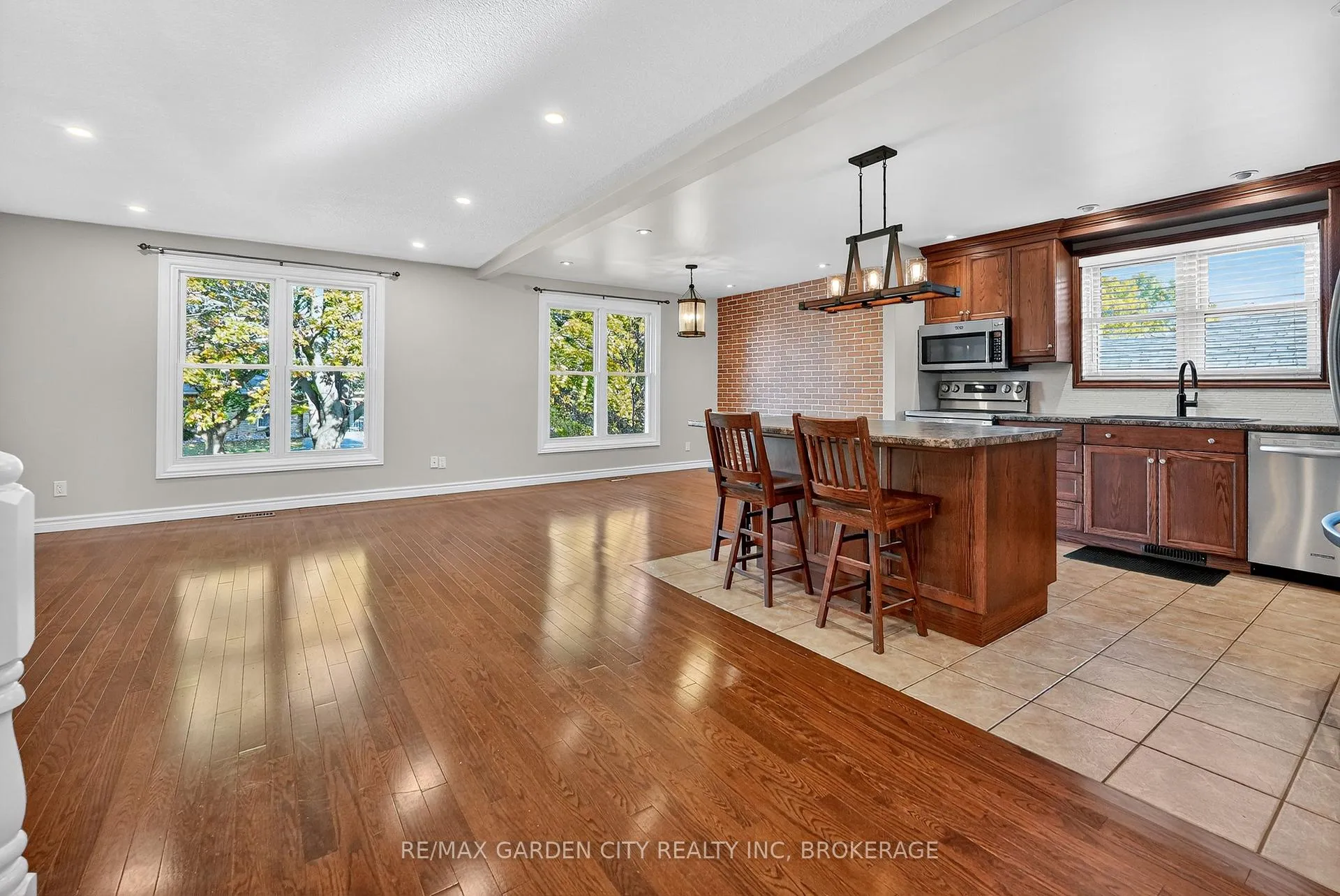 Photo 8 of 4 Jeanette Drive, St. Catharines, Vine/Linwell — HOMEH