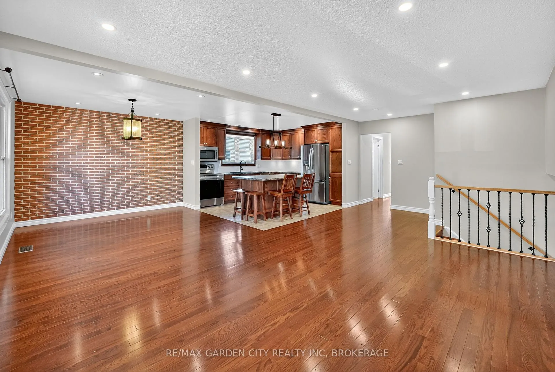 Photo 9 of 4 Jeanette Drive, St. Catharines, Vine/Linwell — HOMEH