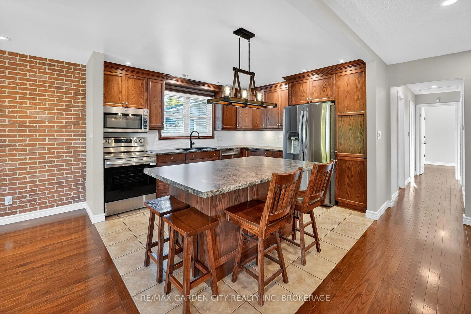 Photo 15 of 4 Jeanette Drive, St. Catharines, Vine/Linwell — HOMEH