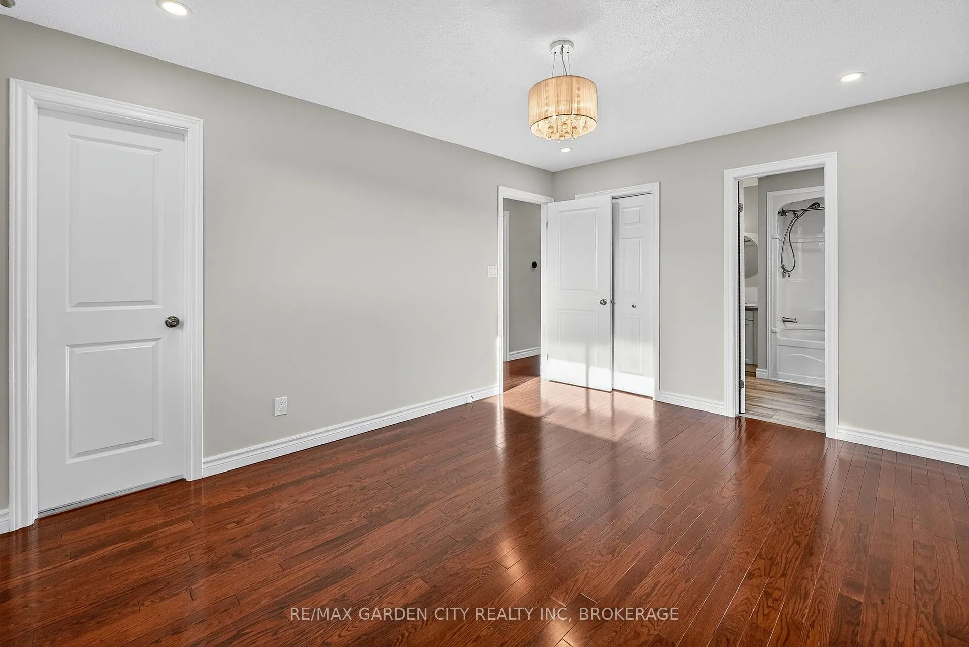 Photo 16 of 4 Jeanette Drive, St. Catharines, Vine/Linwell — HOMEH