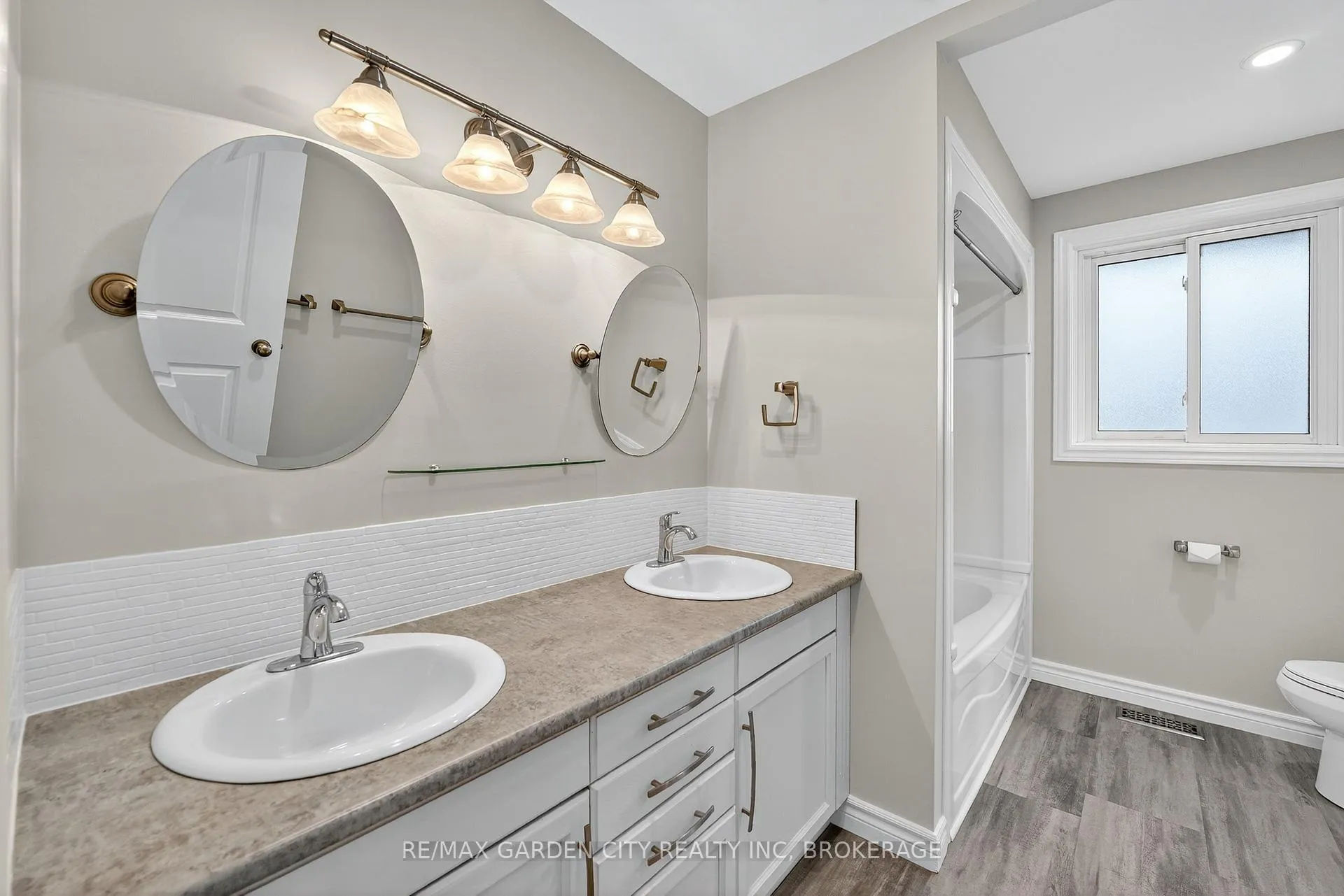 Photo 18 of 4 Jeanette Drive, St. Catharines, Vine/Linwell — HOMEH