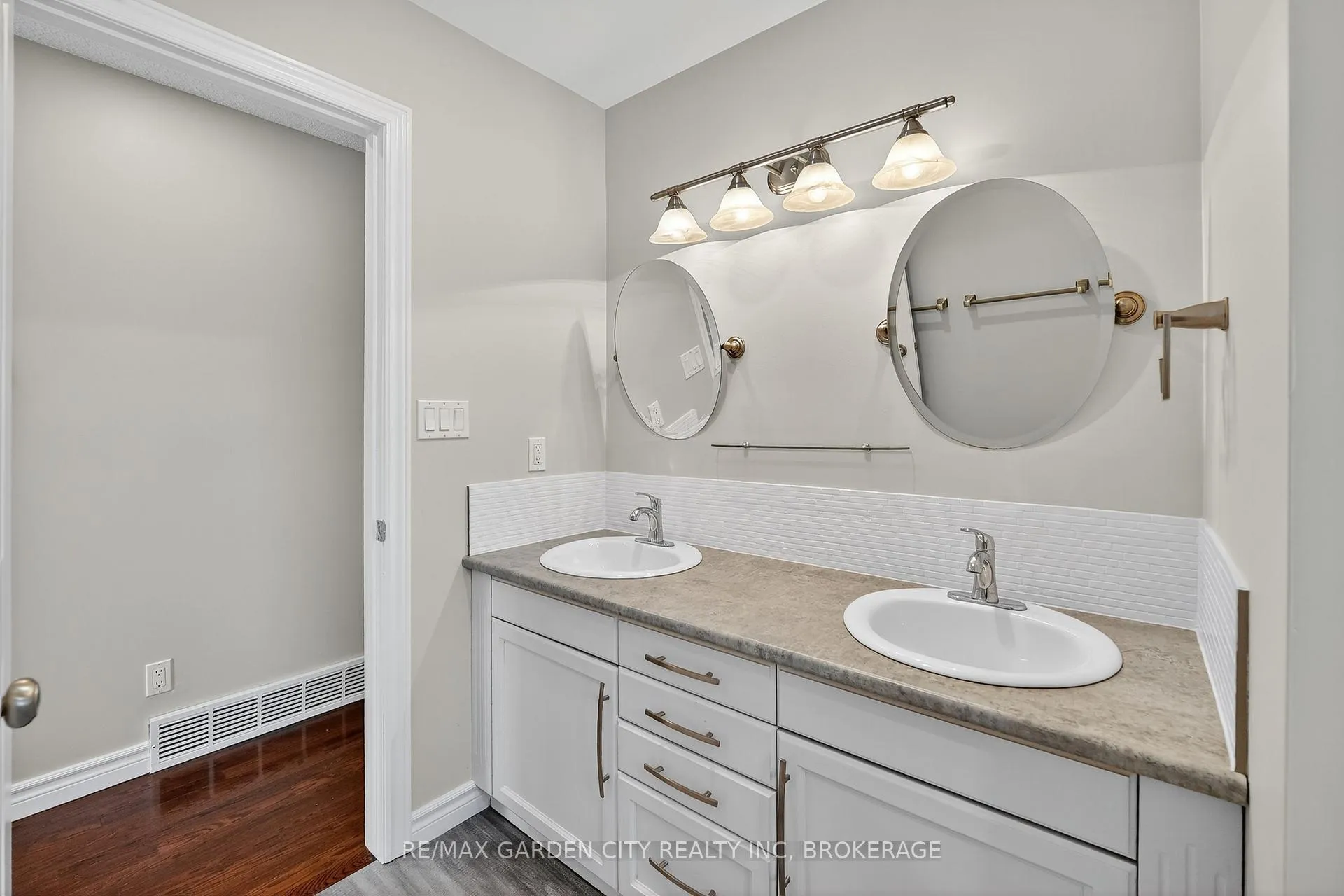 Photo 19 of 4 Jeanette Drive, St. Catharines, Vine/Linwell — HOMEH