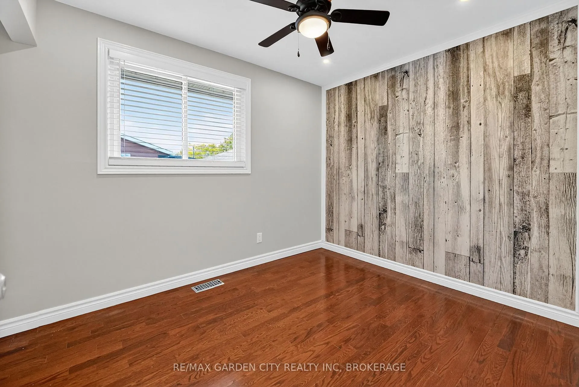 Photo 23 of 4 Jeanette Drive, St. Catharines, Vine/Linwell — HOMEH