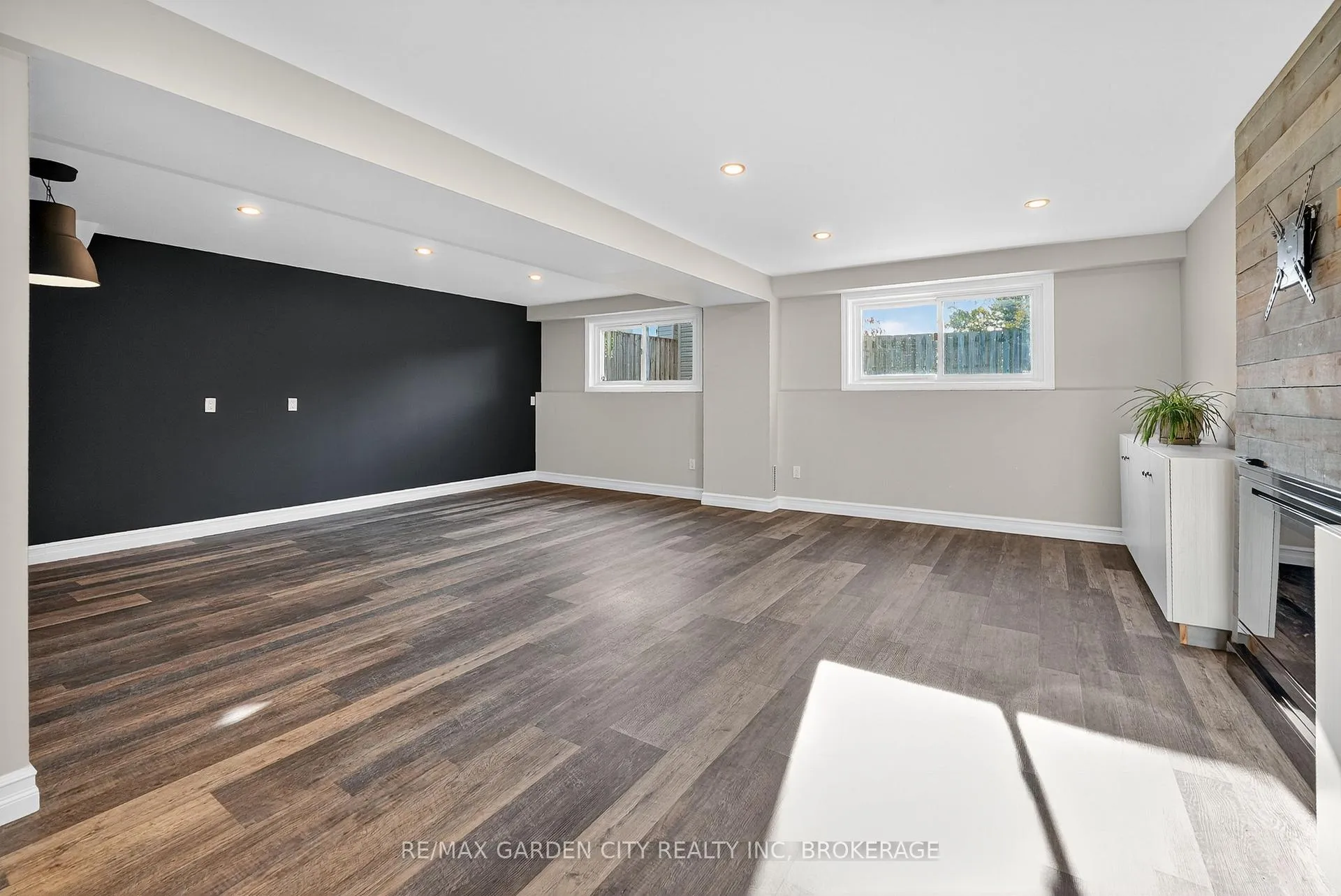 Photo 25 of 4 Jeanette Drive, St. Catharines, Vine/Linwell — HOMEH