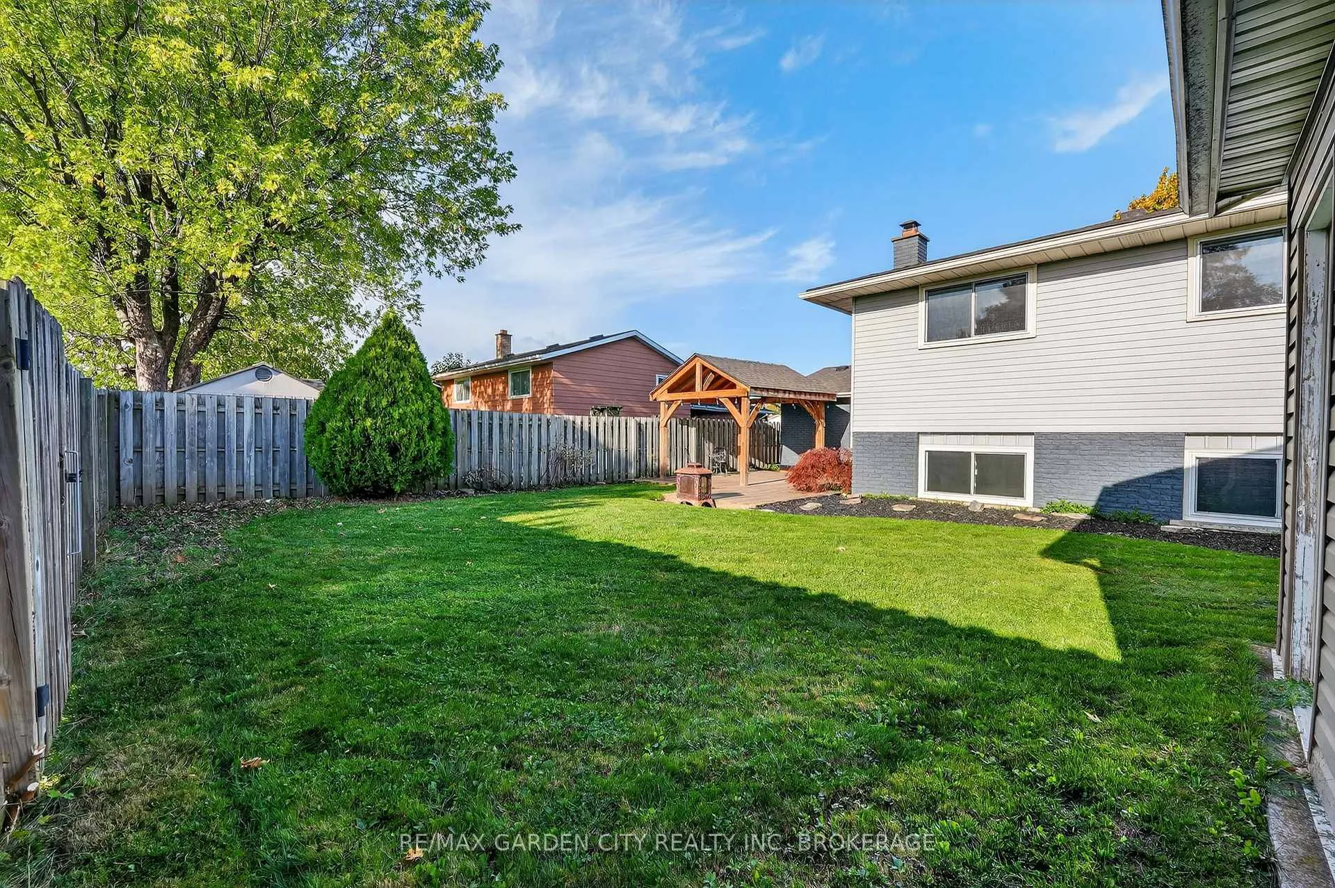 Photo 39 of 4 Jeanette Drive, St. Catharines, Vine/Linwell — HOMEH