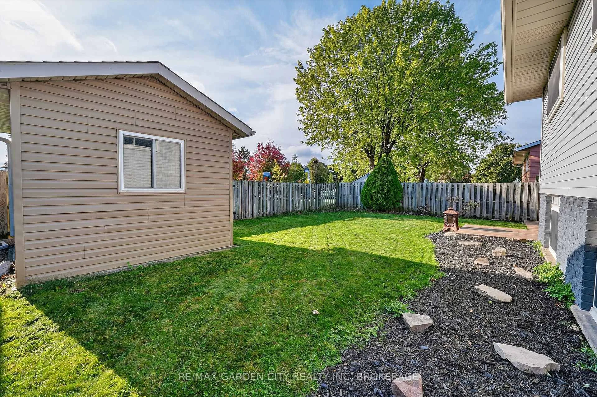 Photo 40 of 4 Jeanette Drive, St. Catharines, Vine/Linwell — HOMEH
