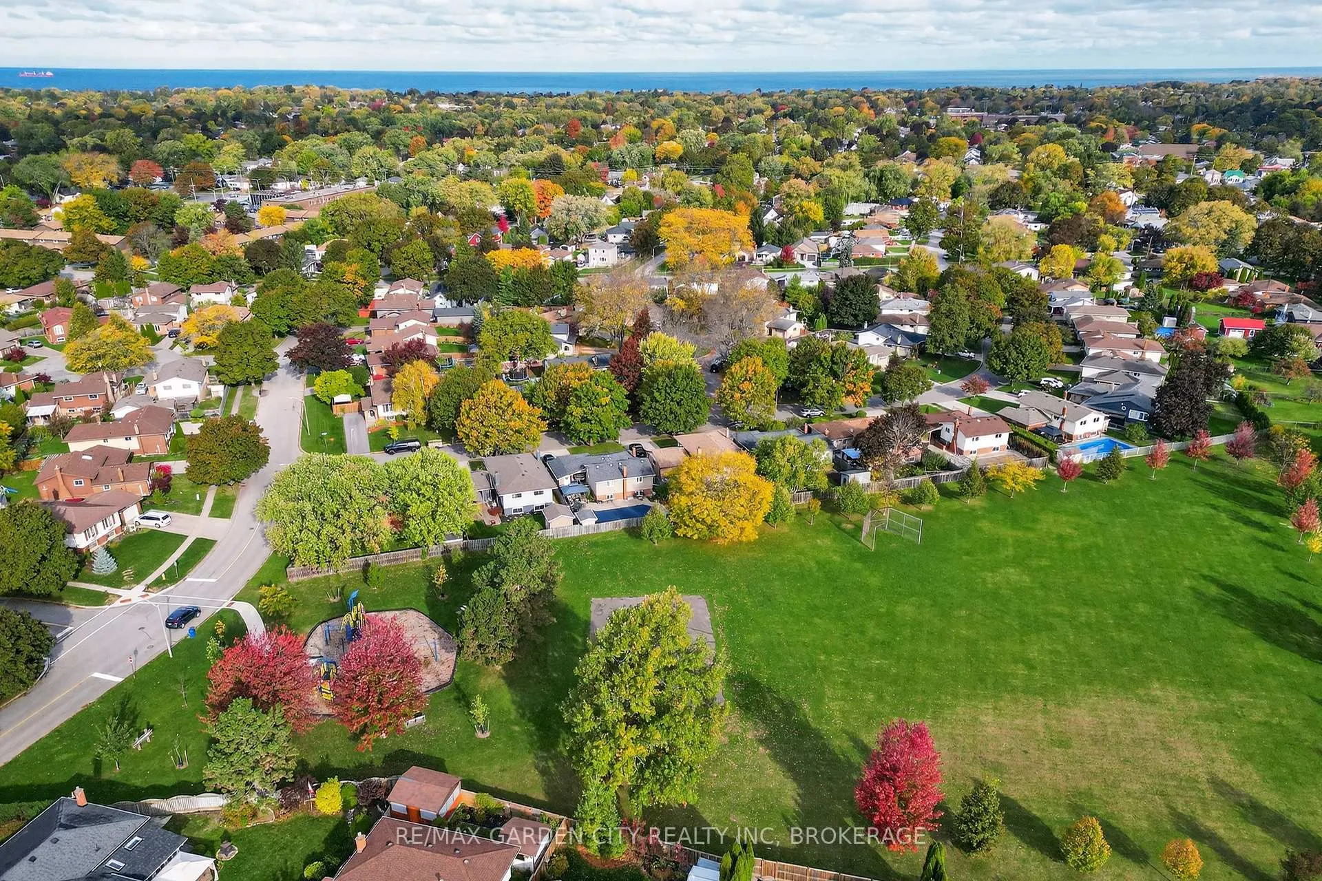 Photo 45 of 4 Jeanette Drive, St. Catharines, Vine/Linwell — HOMEH