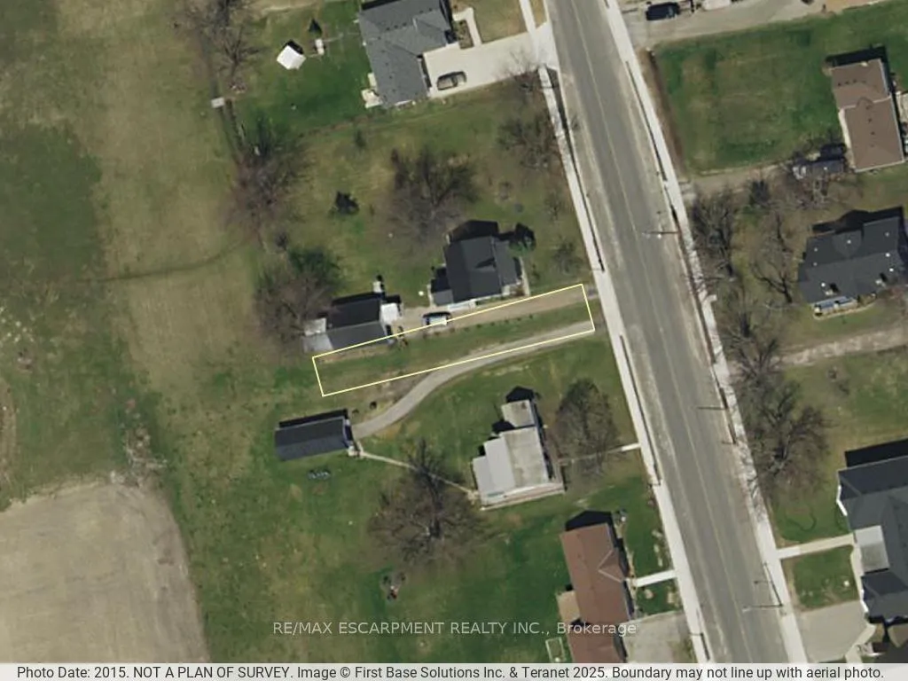 Front of 33.5 Erie Avenue N