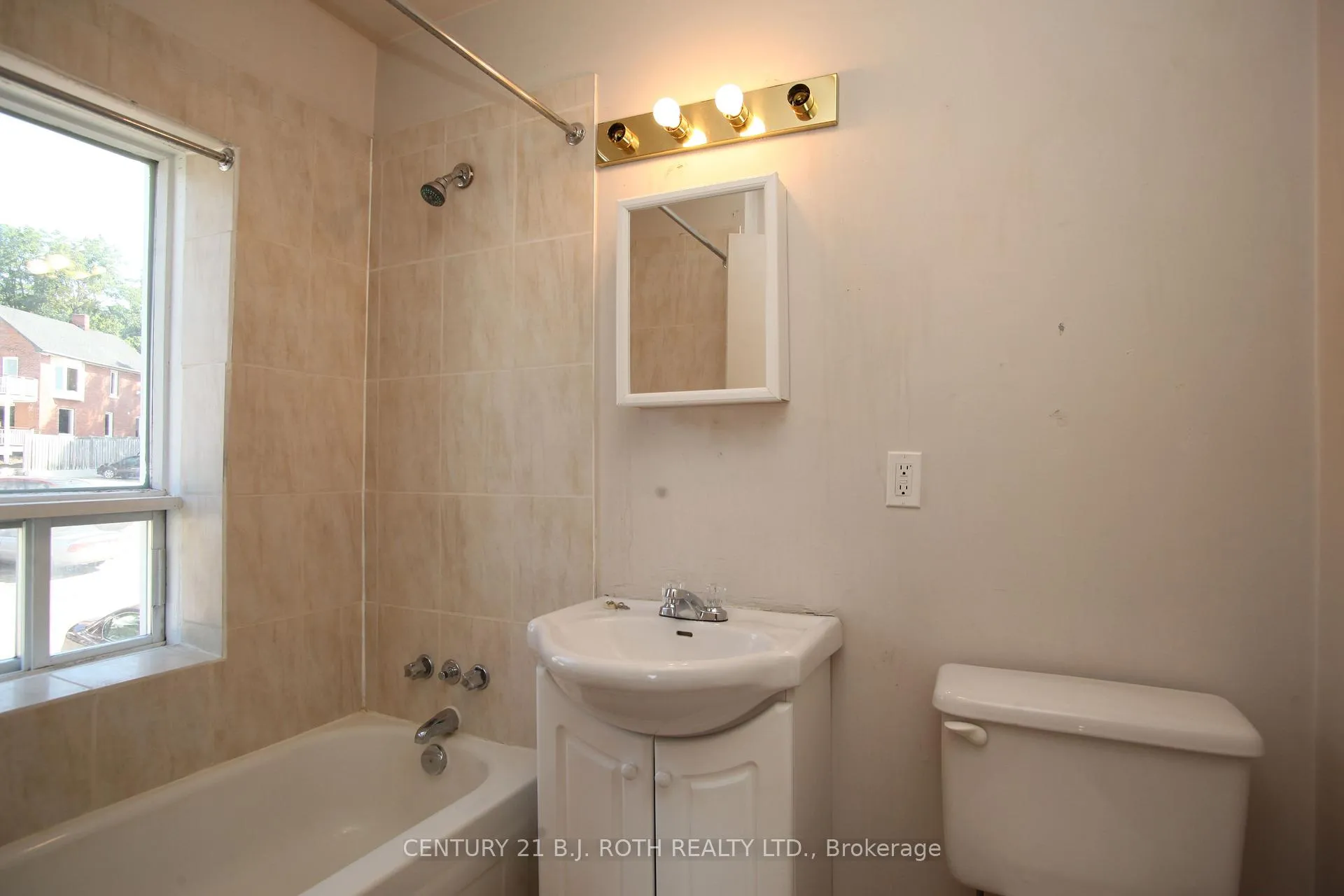 Photo 48 of 194 Dunlop Street E, Barrie, Lakeshore — HOMEH