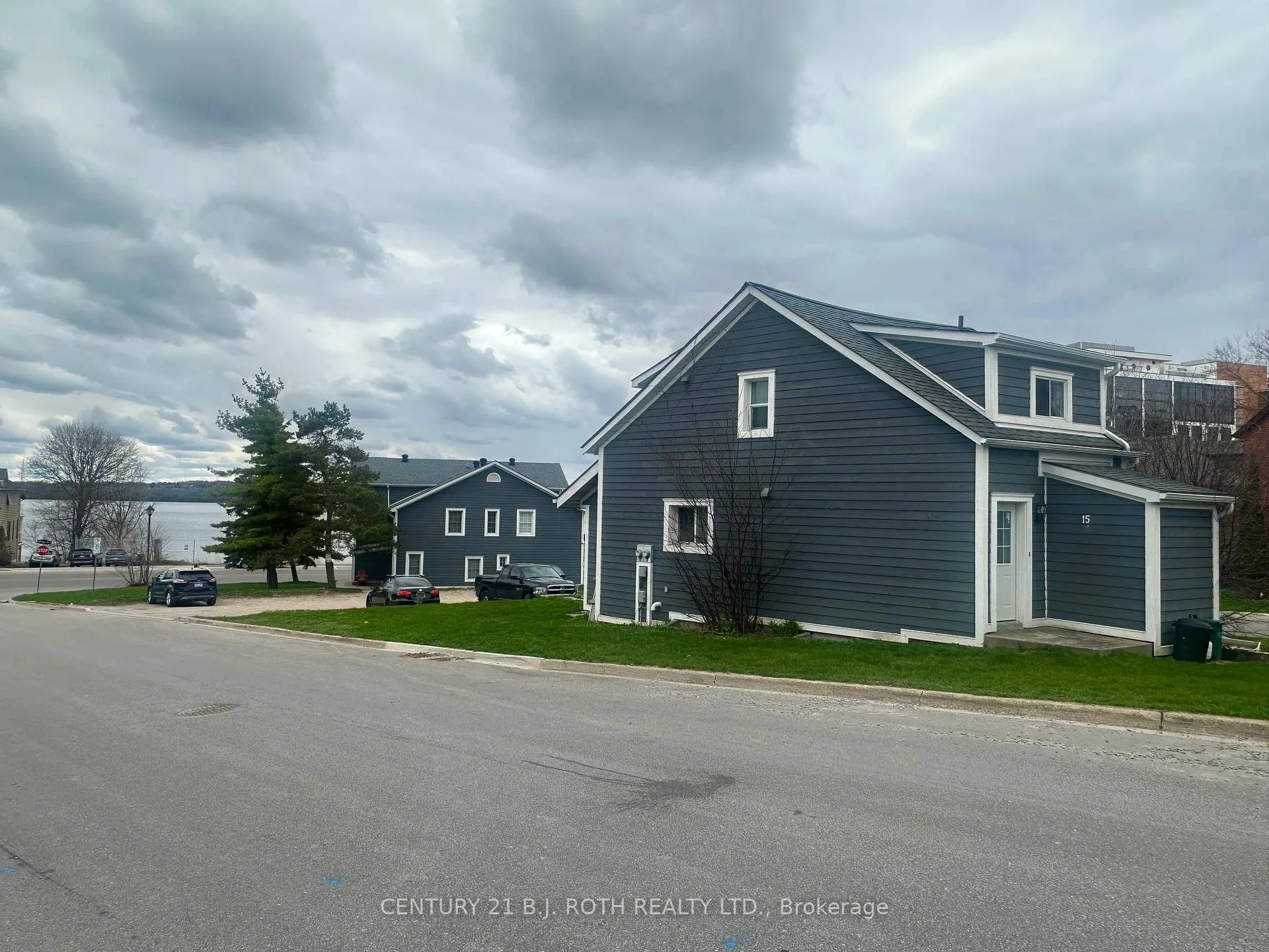 Photo 61 of 194 Dunlop Street E, Barrie, Lakeshore — HOMEH