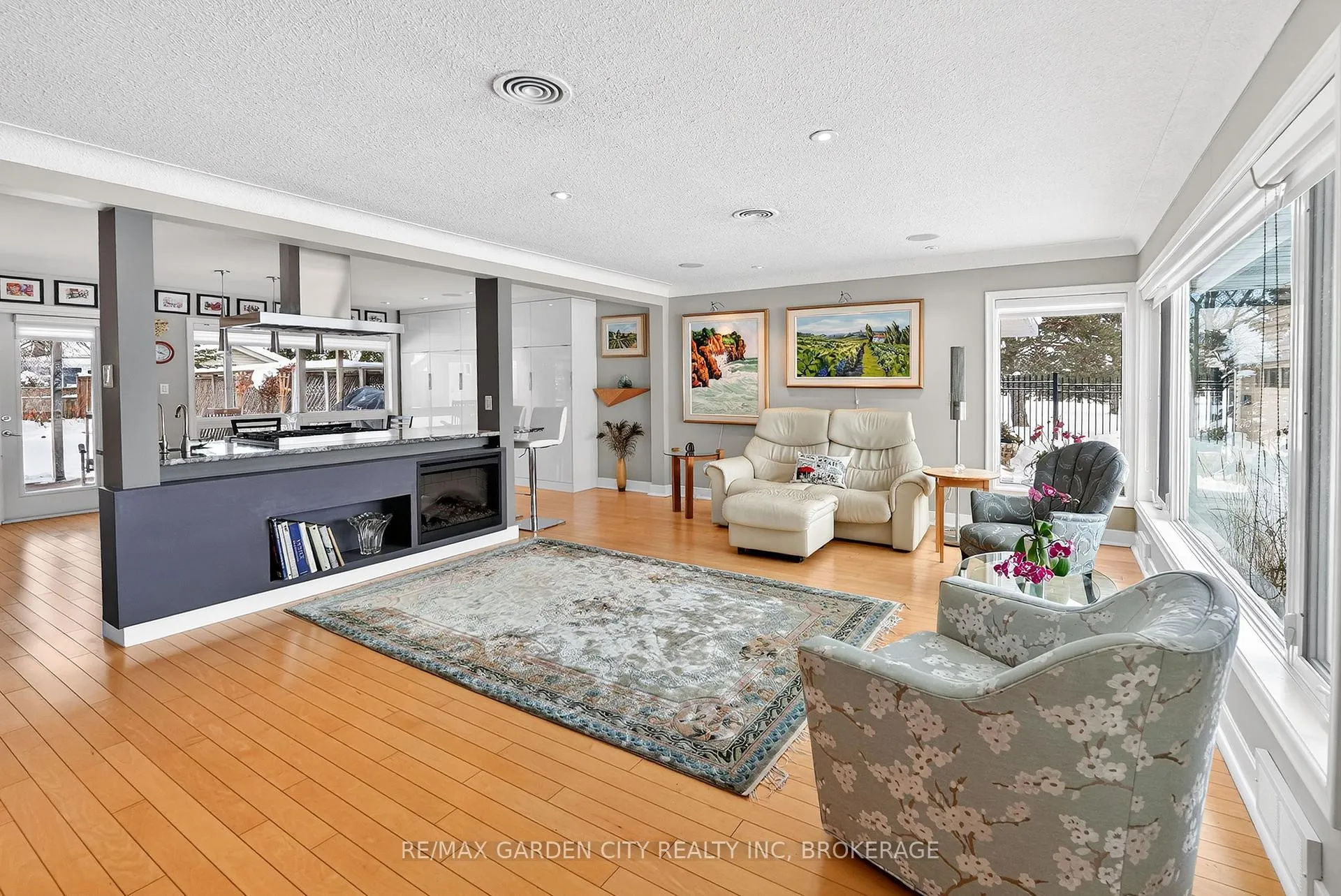 Photo 4 of 112 Riverdale Drive, St. Catharines, Old Glenridge — HOMEH