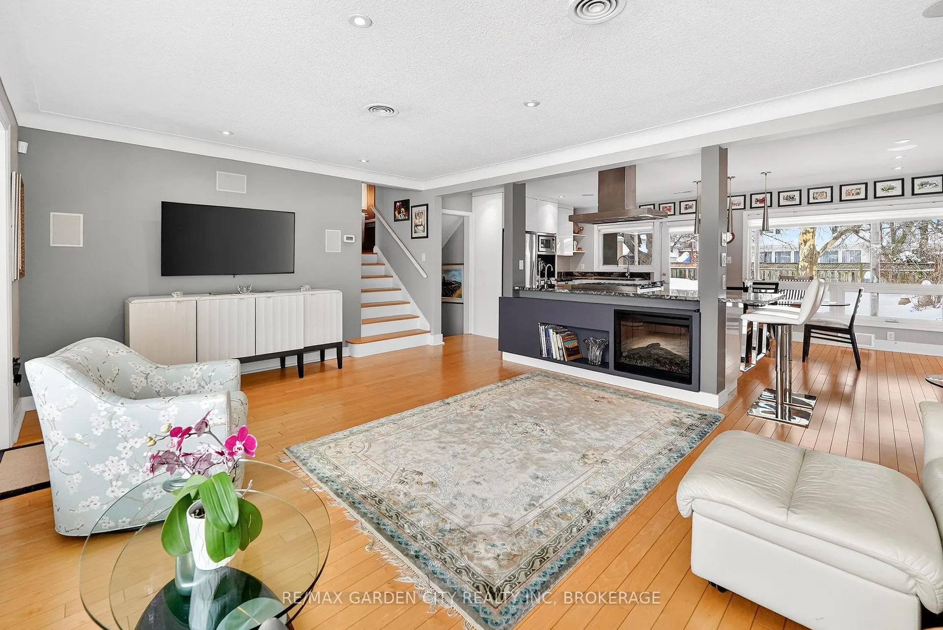 Photo 6 of 112 Riverdale Drive, St. Catharines, Old Glenridge — HOMEH