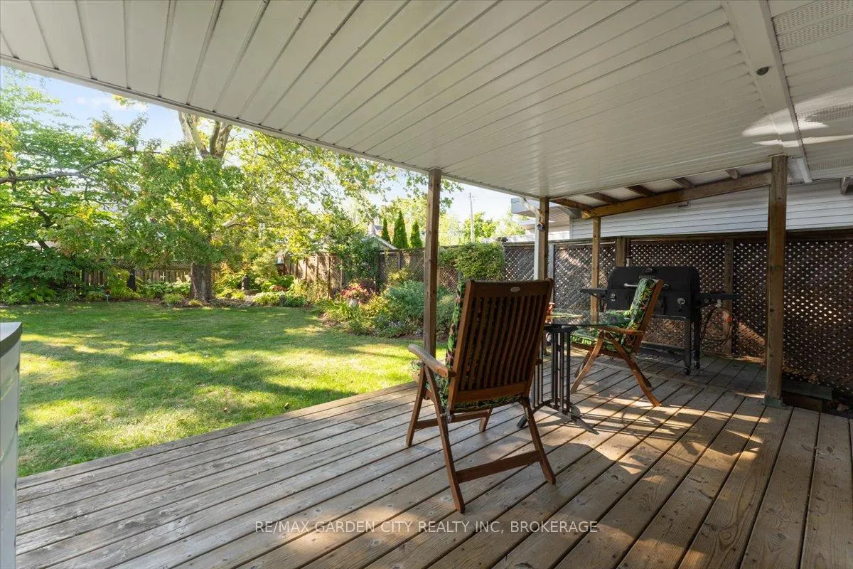 Photo 10 of 112 Riverdale Drive, St. Catharines, Old Glenridge — HOMEH