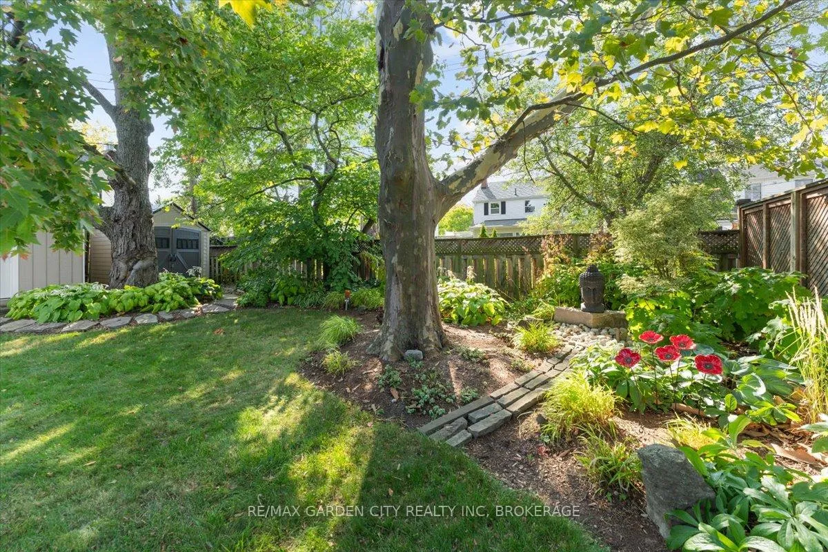 Photo 12 of 112 Riverdale Drive, St. Catharines, Old Glenridge — HOMEH