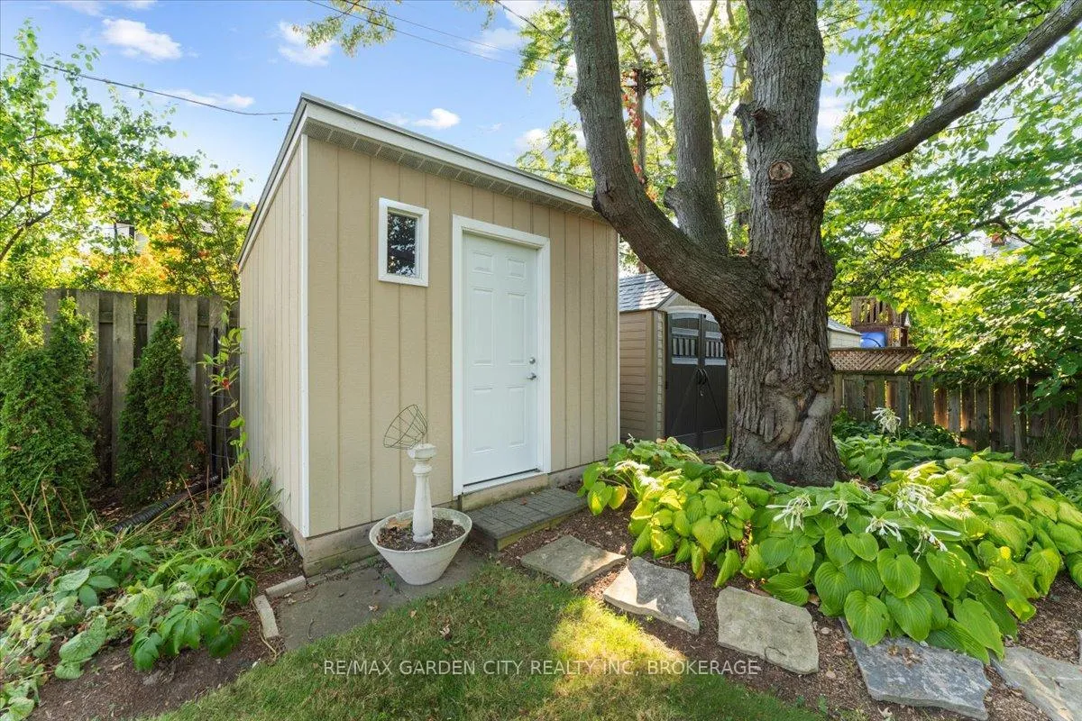 Photo 13 of 112 Riverdale Drive, St. Catharines, Old Glenridge — HOMEH