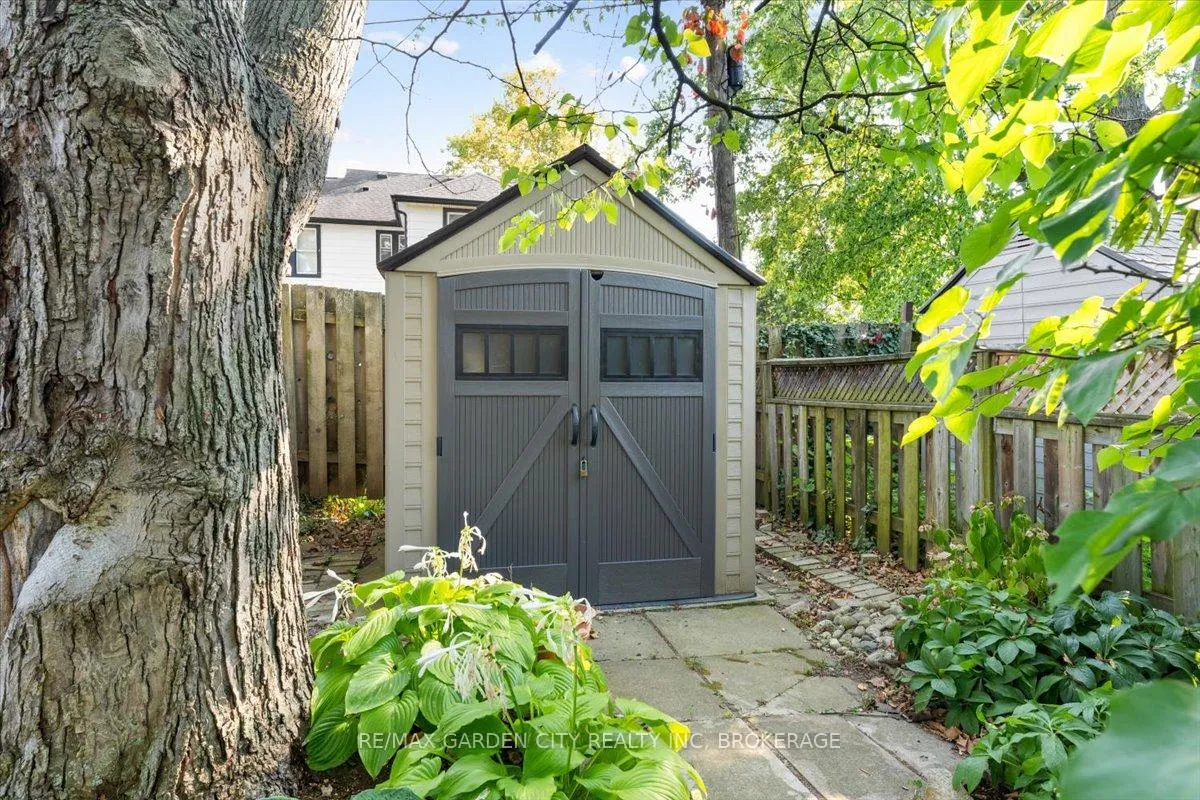 Photo 14 of 112 Riverdale Drive, St. Catharines, Old Glenridge — HOMEH