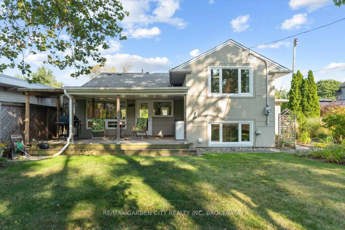 Photo 15 of 112 Riverdale Drive, St. Catharines, Old Glenridge — HOMEH