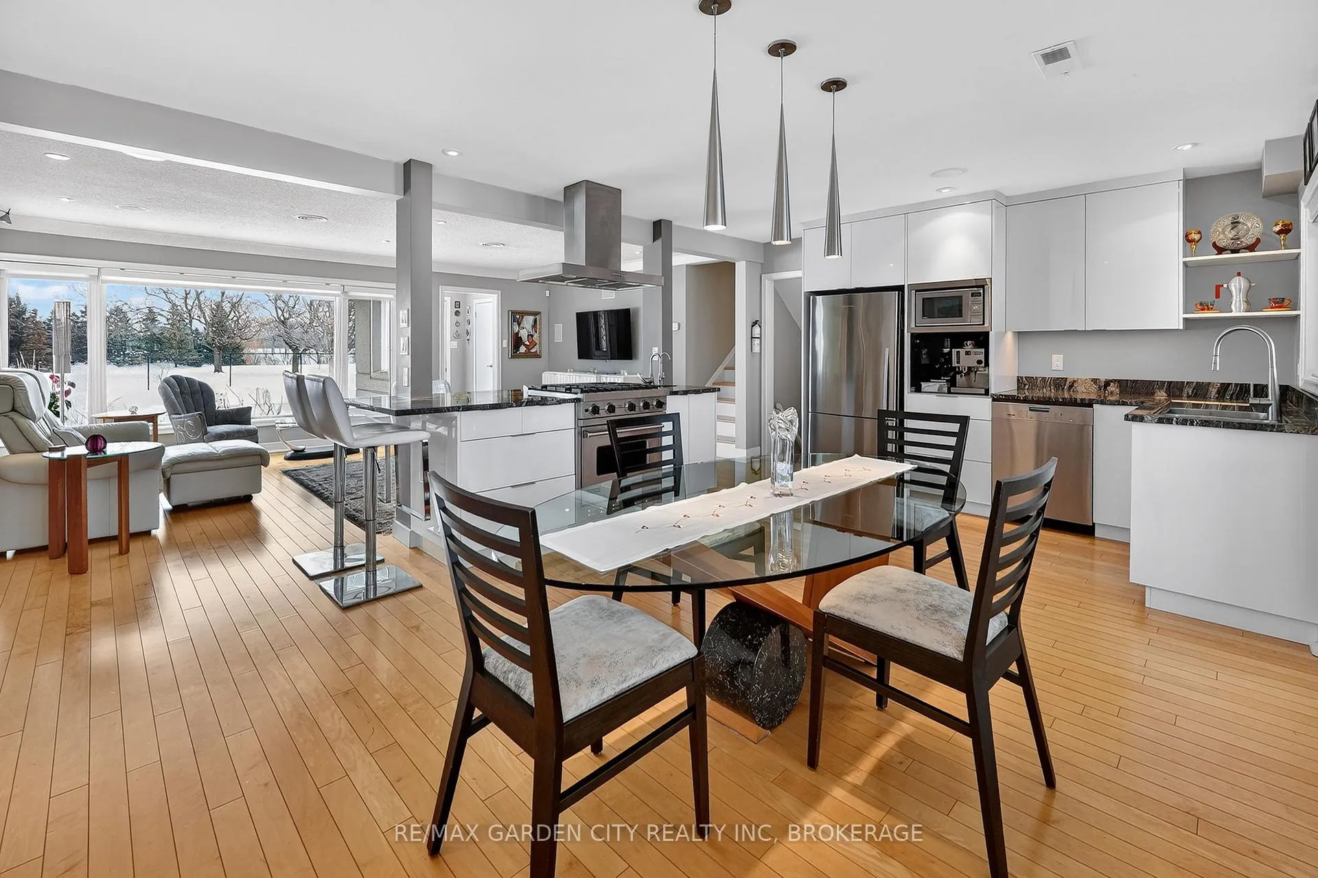 Photo 17 of 112 Riverdale Drive, St. Catharines, Old Glenridge — HOMEH