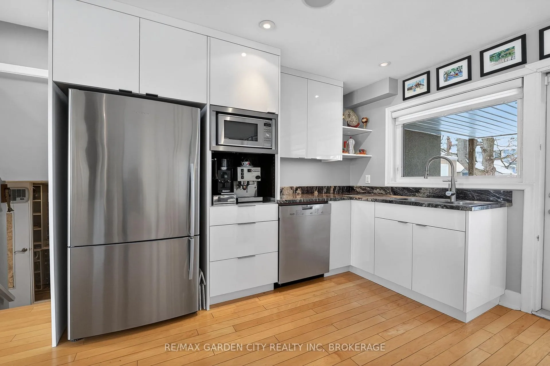 Photo 18 of 112 Riverdale Drive, St. Catharines, Old Glenridge — HOMEH