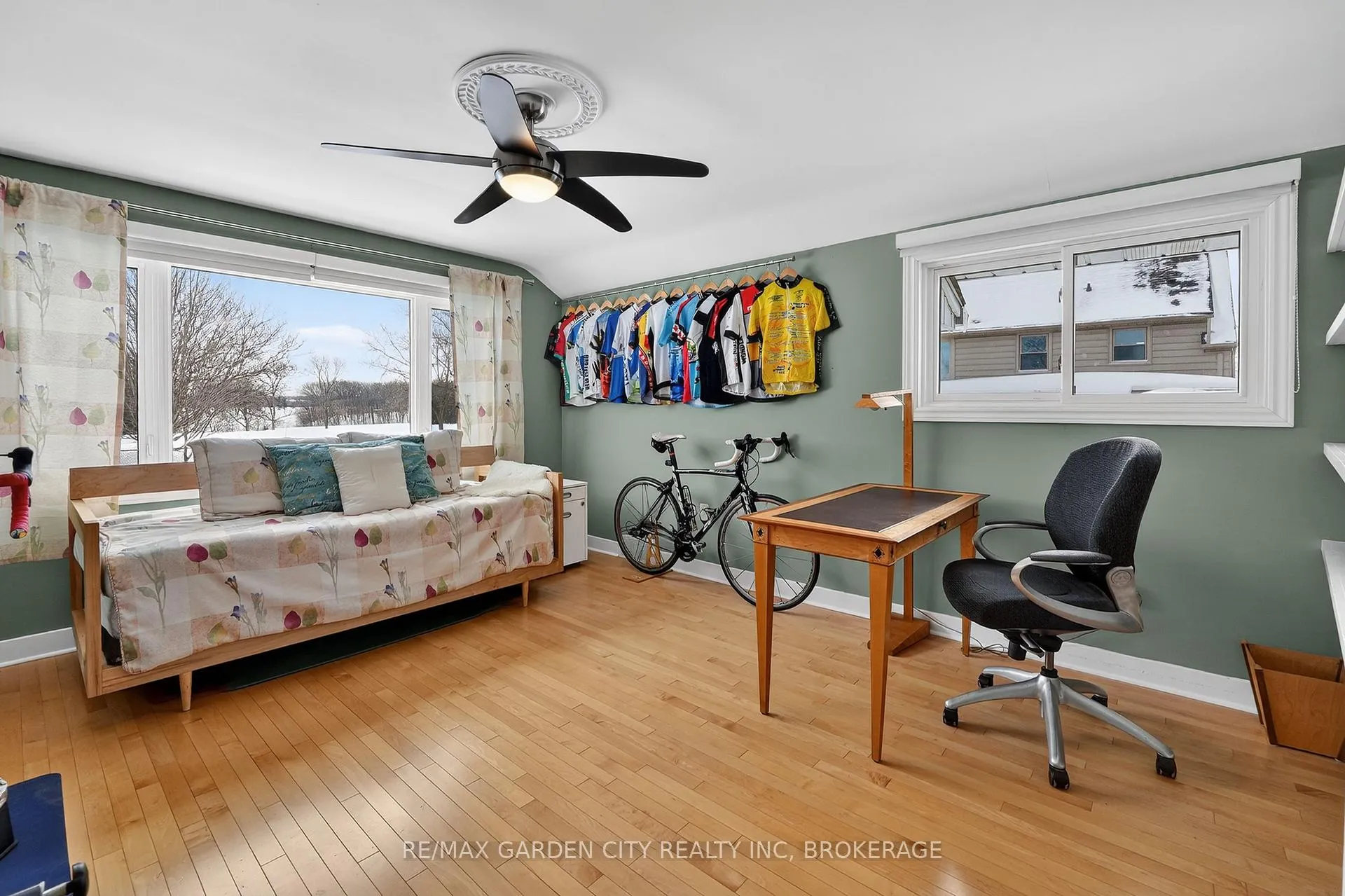 Photo 25 of 112 Riverdale Drive, St. Catharines, Old Glenridge — HOMEH