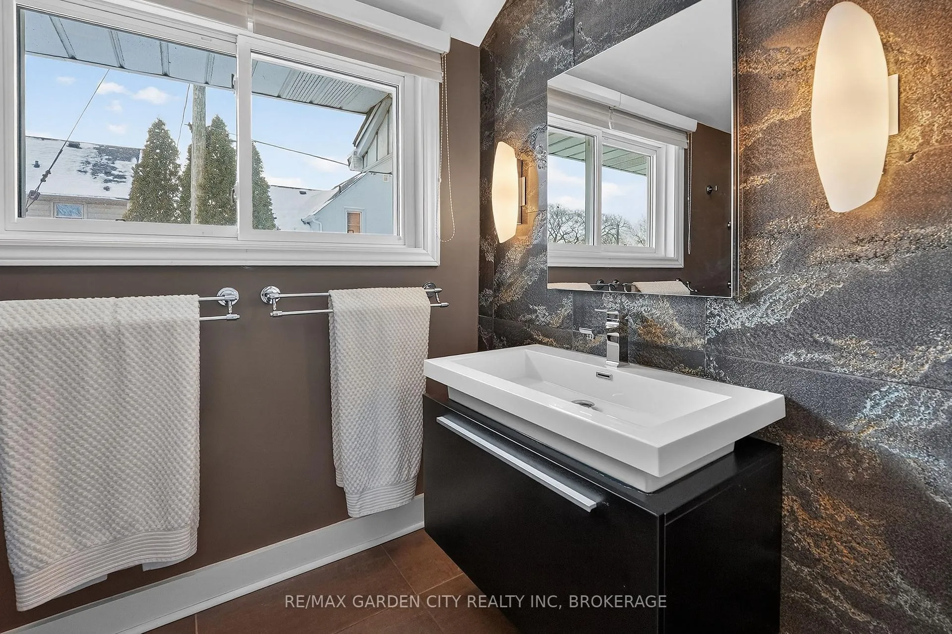 Photo 28 of 112 Riverdale Drive, St. Catharines, Old Glenridge — HOMEH