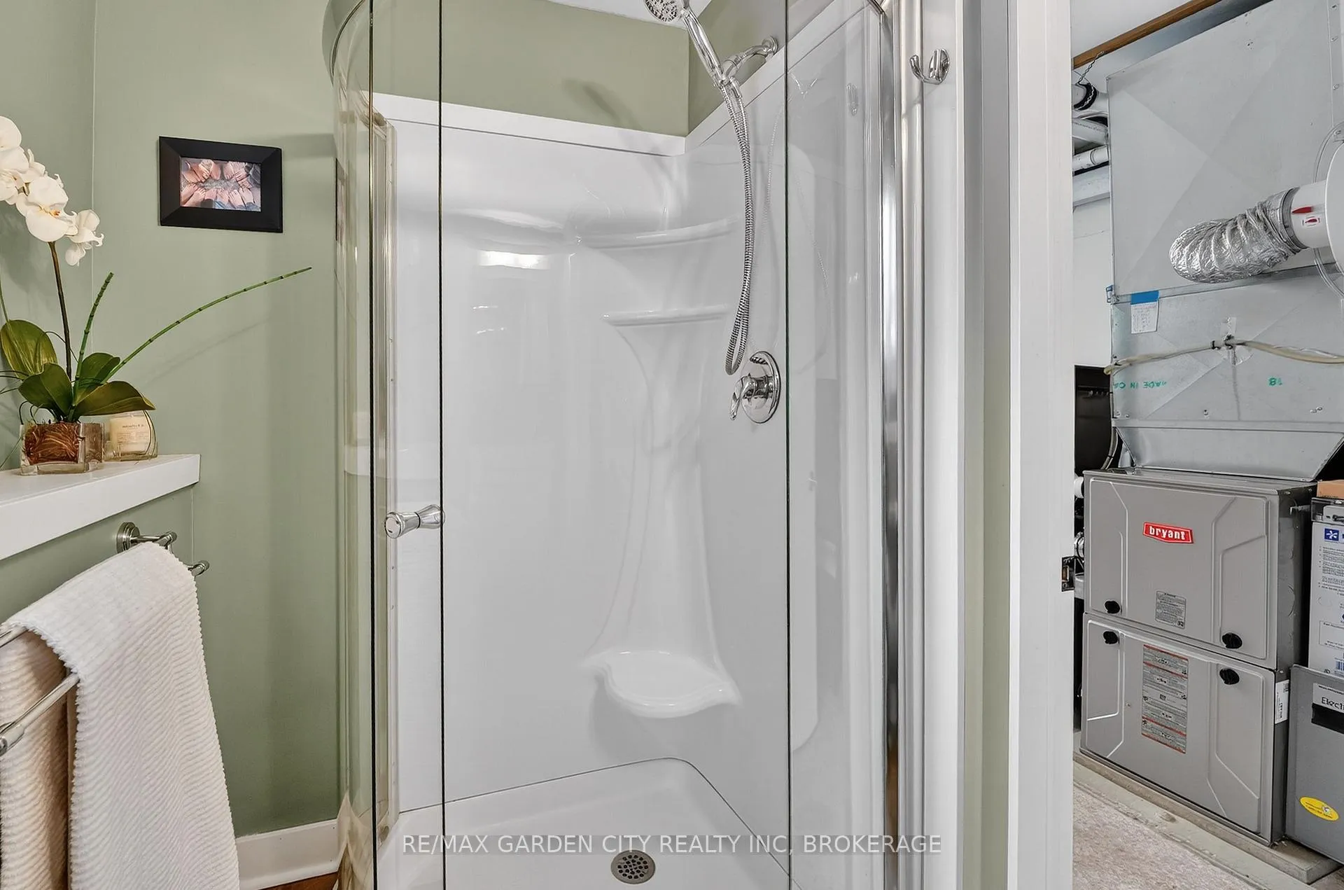 Photo 35 of 112 Riverdale Drive, St. Catharines, Old Glenridge — HOMEH
