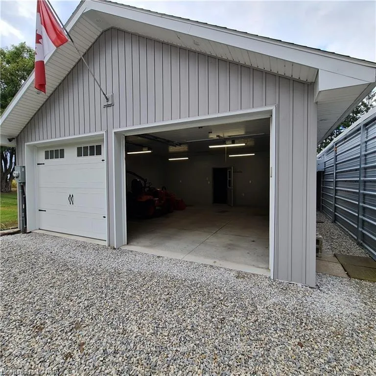 Photo 24 of 11051 Boundary Line, Chatham-Kent, Chatham — HOMEH