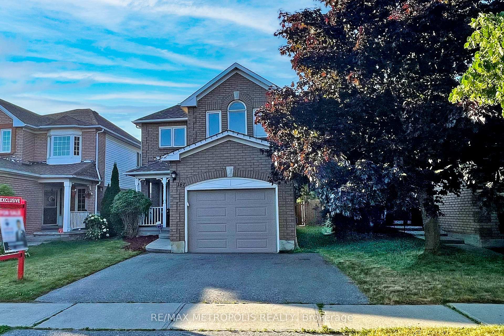Photo 2 of 187 Wilkins Crescent, Clarington, Courtice — HOMEH